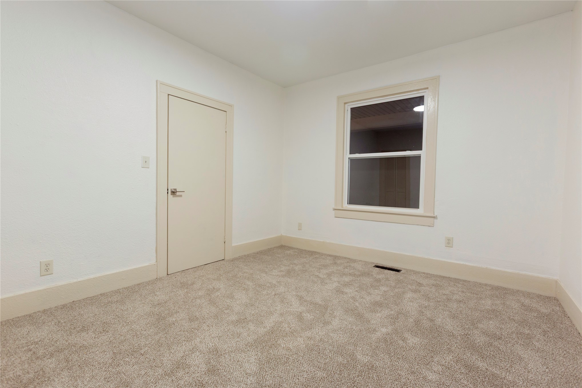 810 E Miami Avenue Property Photo 20