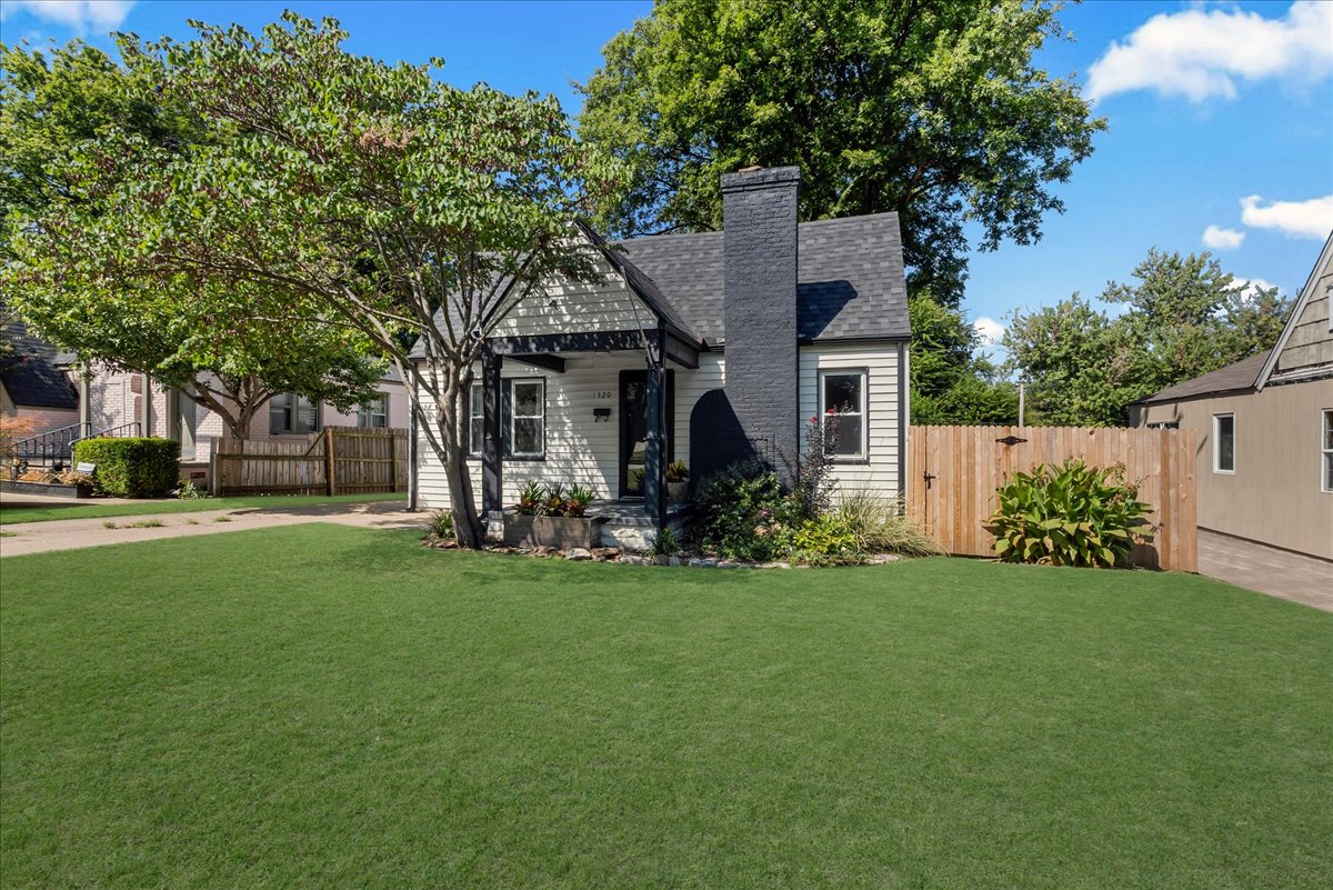 1320 S New Haven Avenue Property Photo 1