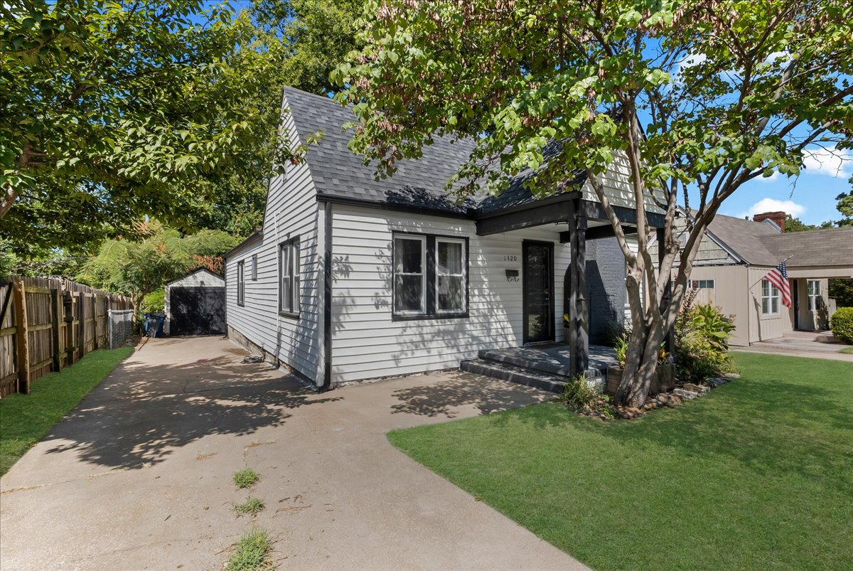 1320 S New Haven Avenue Property Photo 2