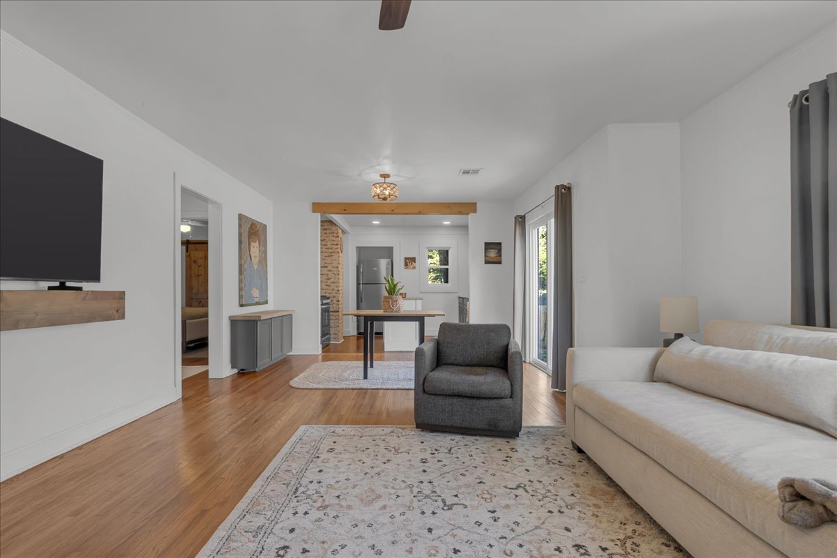 1320 S New Haven Avenue Property Photo 4