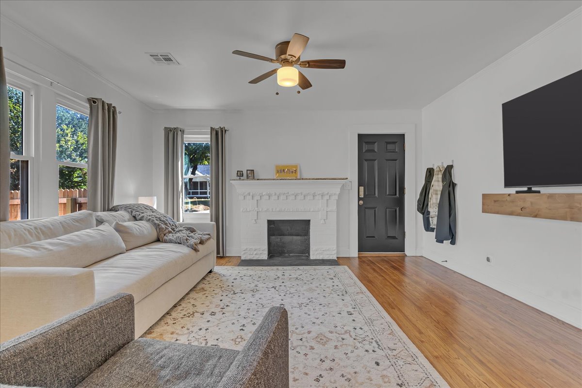 1320 S New Haven Avenue Property Photo 5