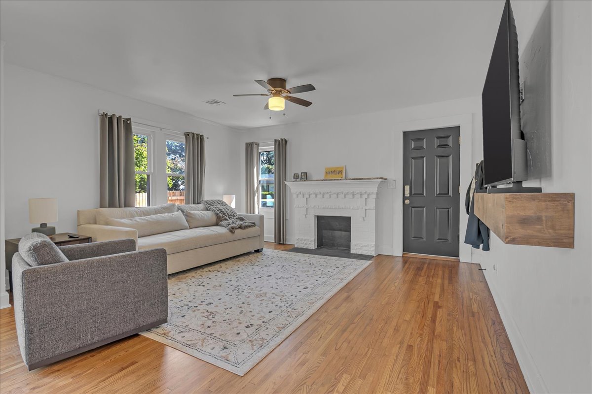 1320 S New Haven Avenue Property Photo 6