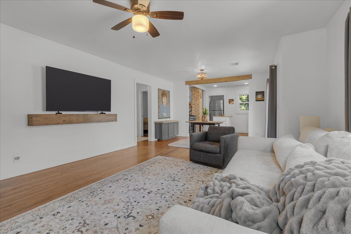 1320 S New Haven Avenue Property Photo 7
