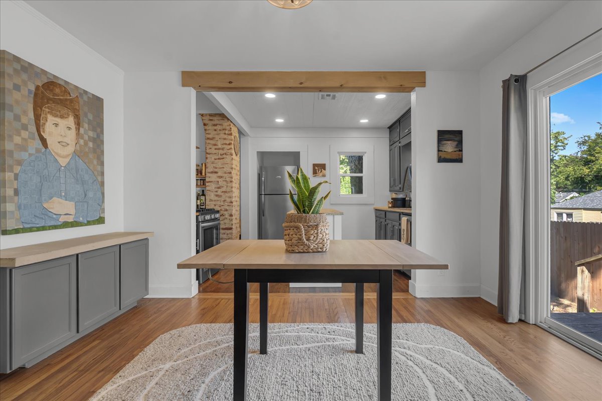 1320 S New Haven Avenue Property Photo 10