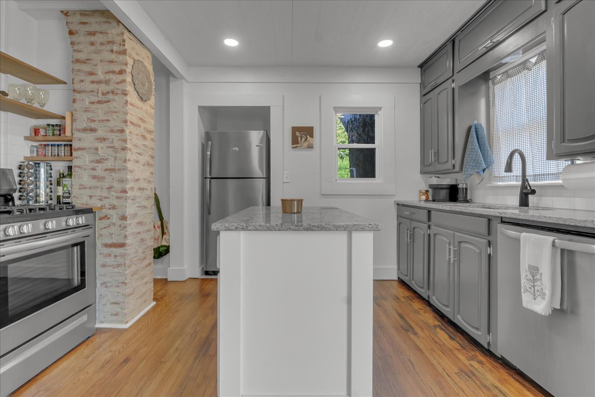 1320 S New Haven Avenue Property Photo 11