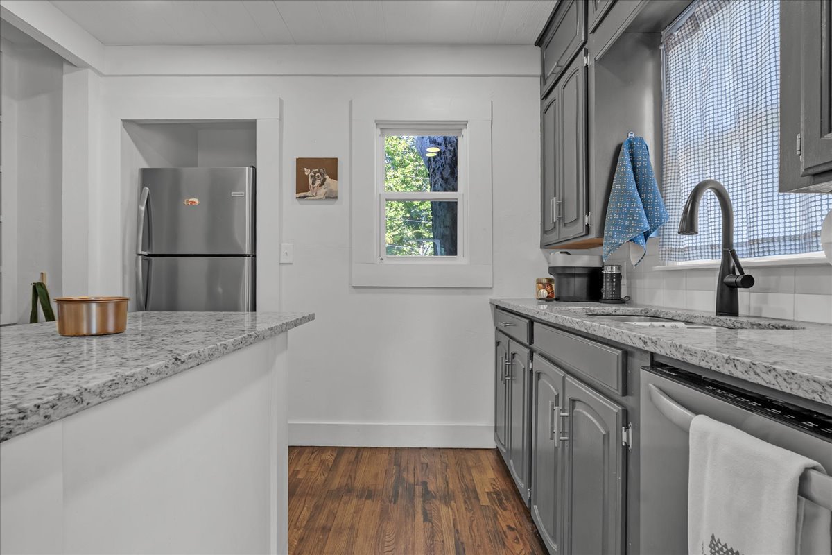 1320 S New Haven Avenue Property Photo 13