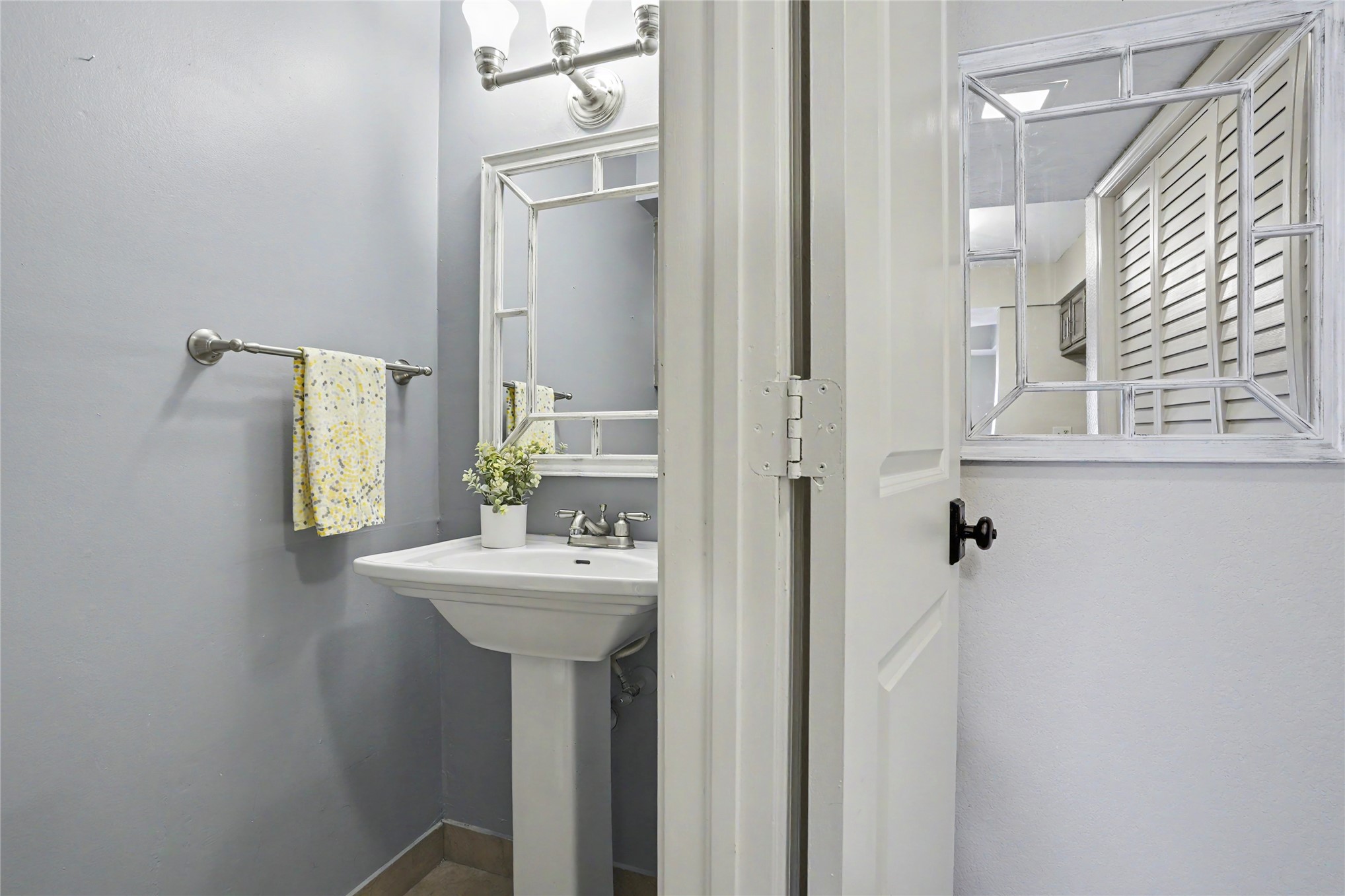 9023 S Delaware Avenue 607 Property Photo 9
