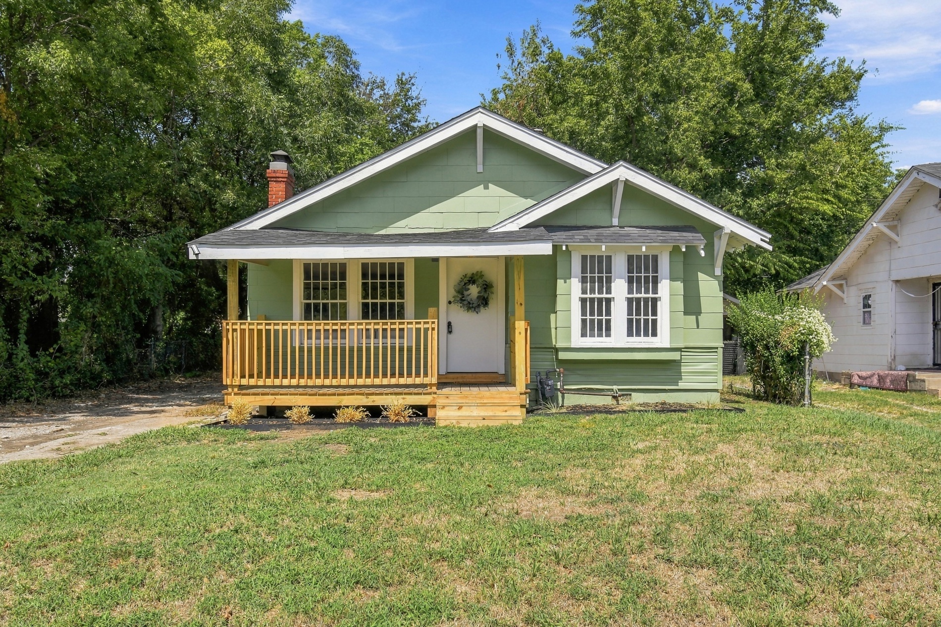217 E Young Street Property Photo 1