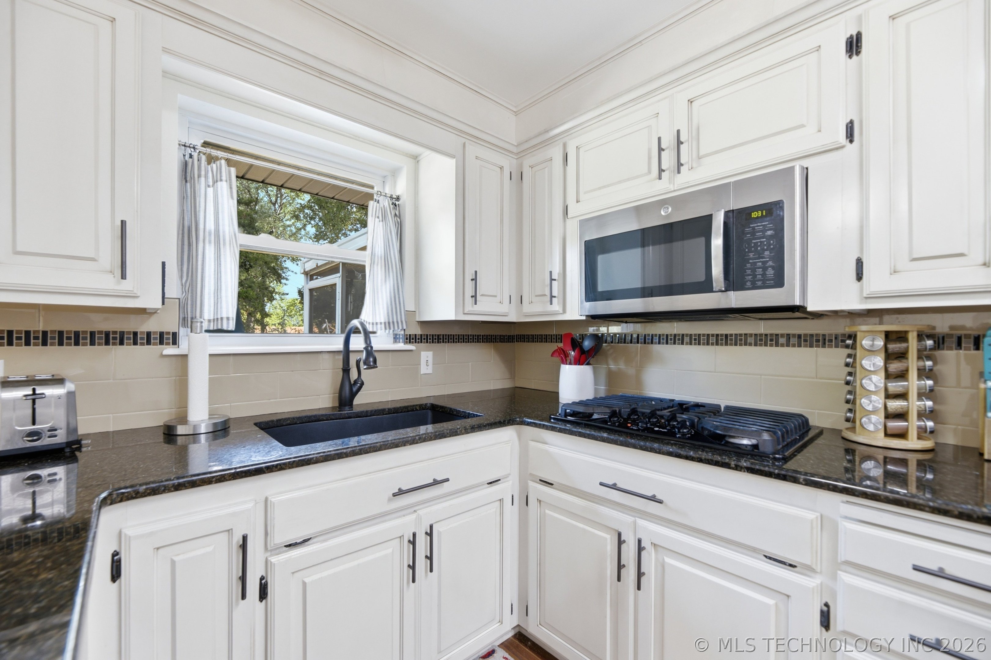 6619 E 57th Street Property Photo 12
