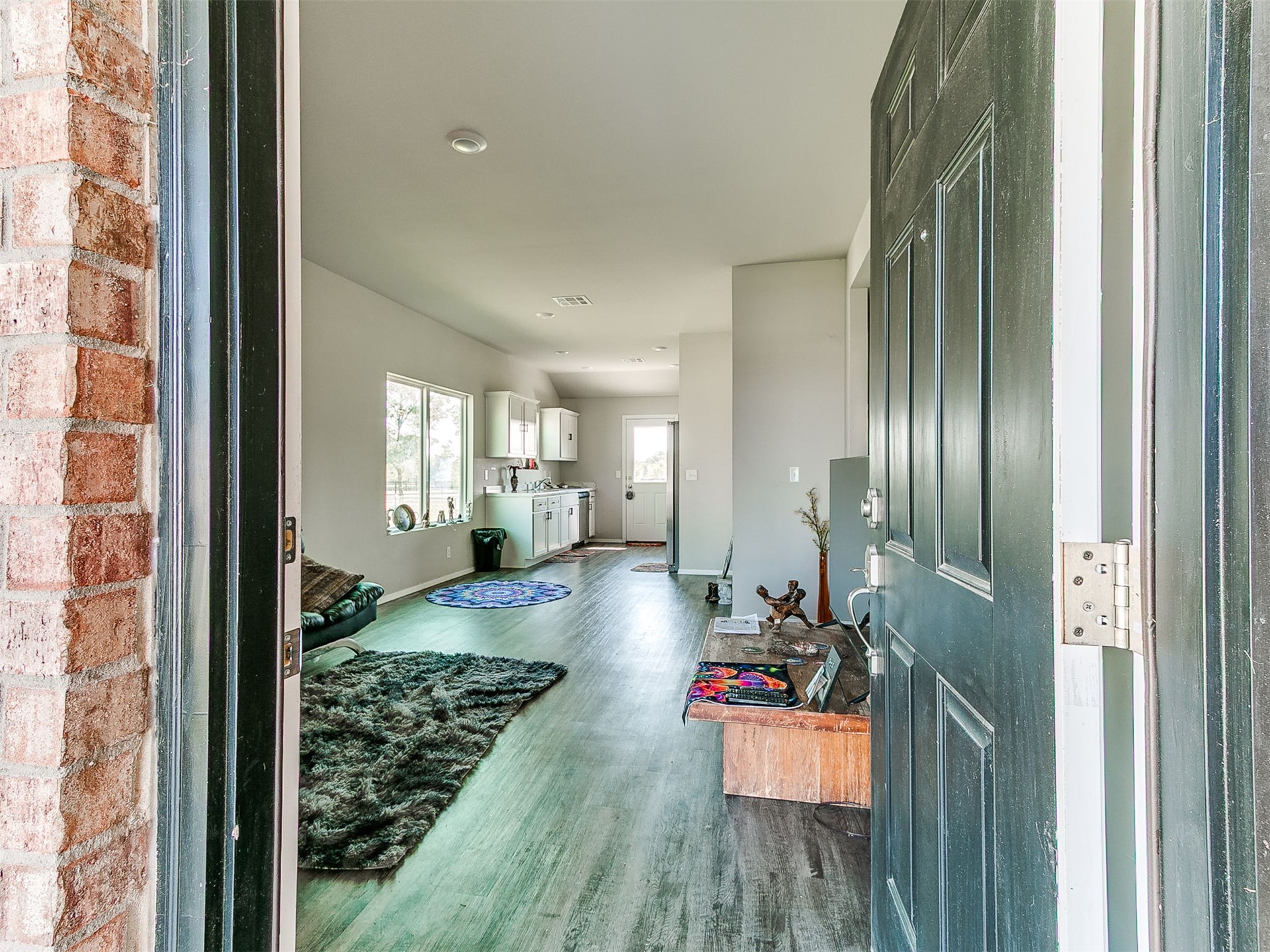 708 N Redbud Avenue Property Photo 3