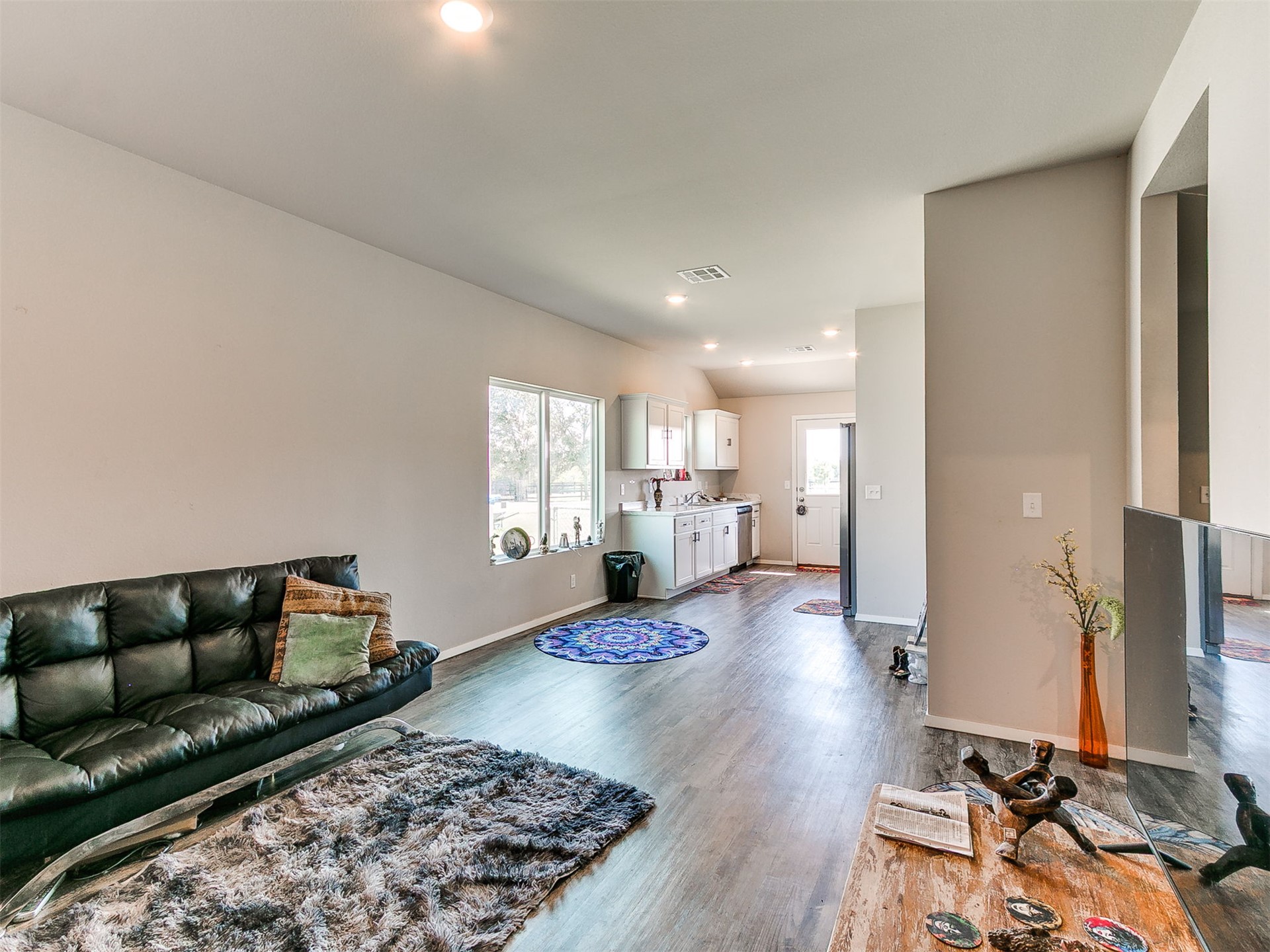 708 N Redbud Avenue Property Photo 4