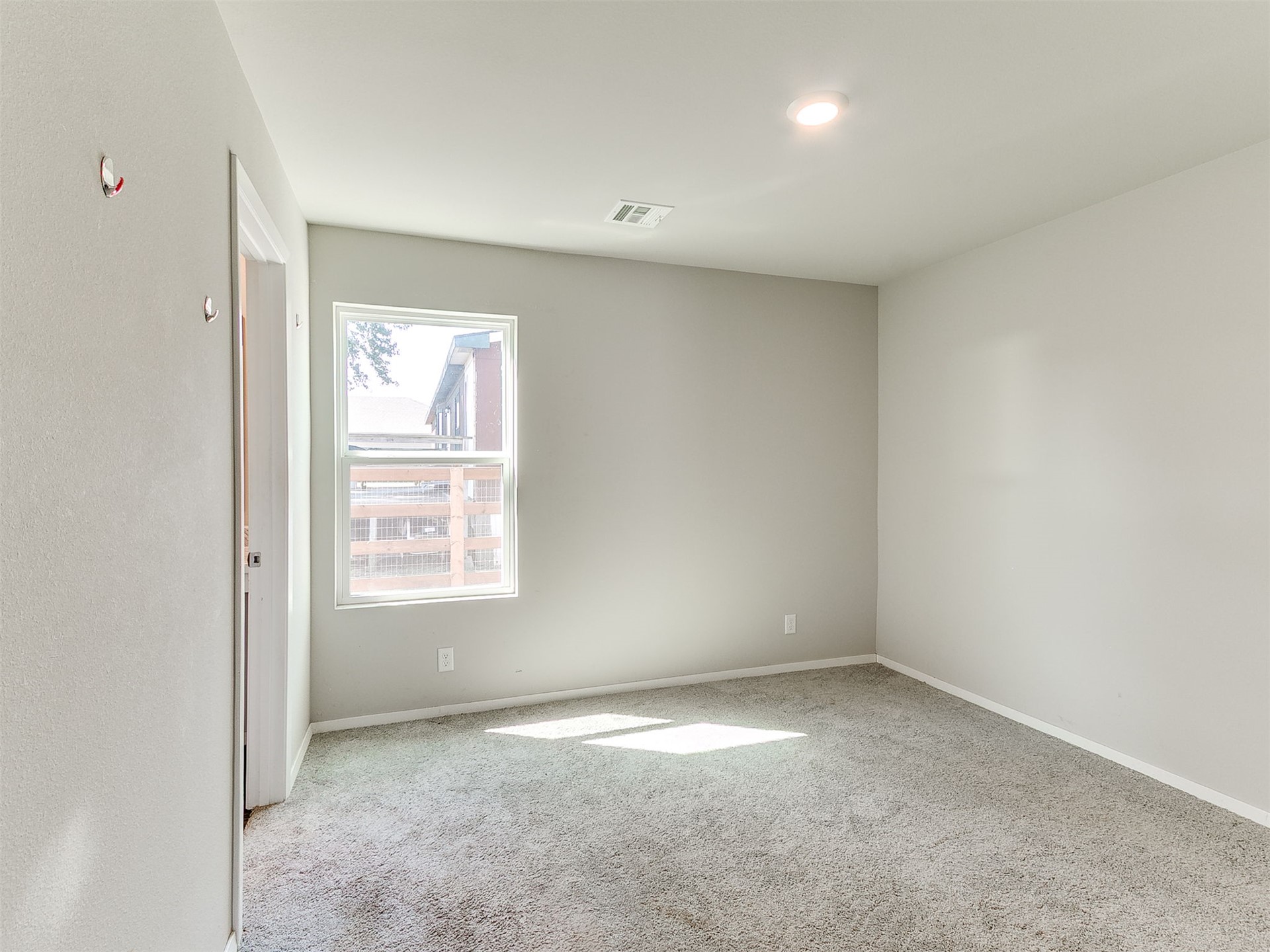 708 N Redbud Avenue Property Photo 11