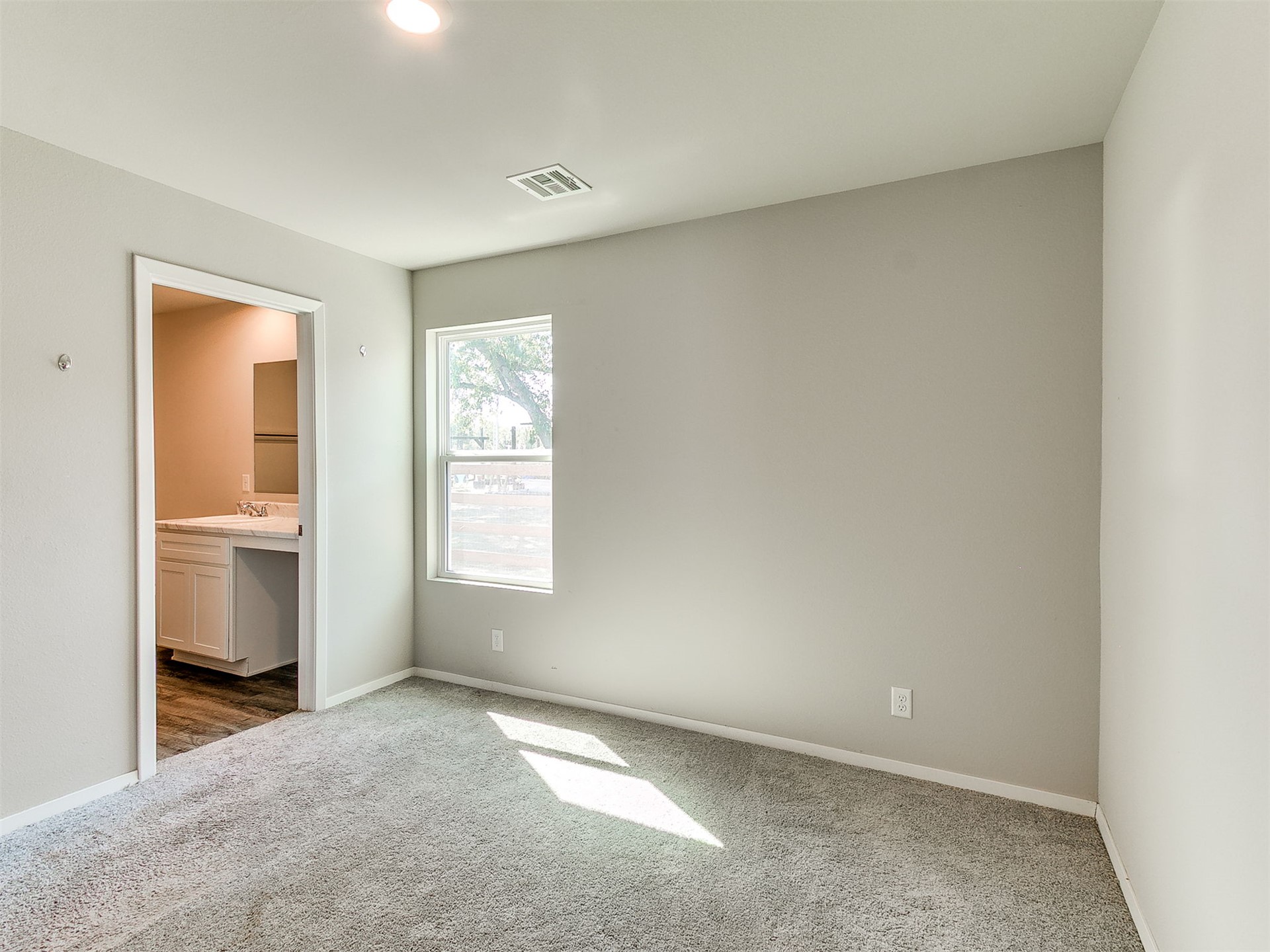 708 N Redbud Avenue Property Photo 12