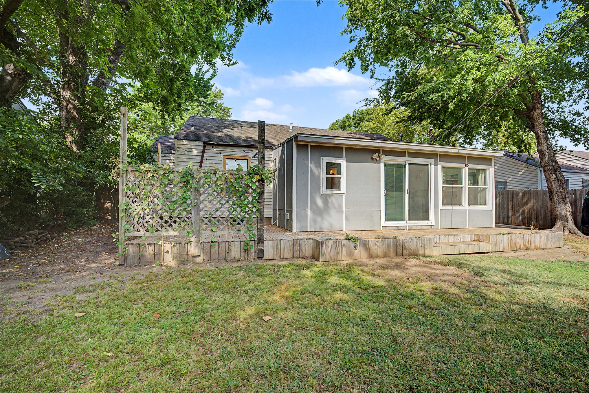 1229 S Erie Avenue Property Photo 6