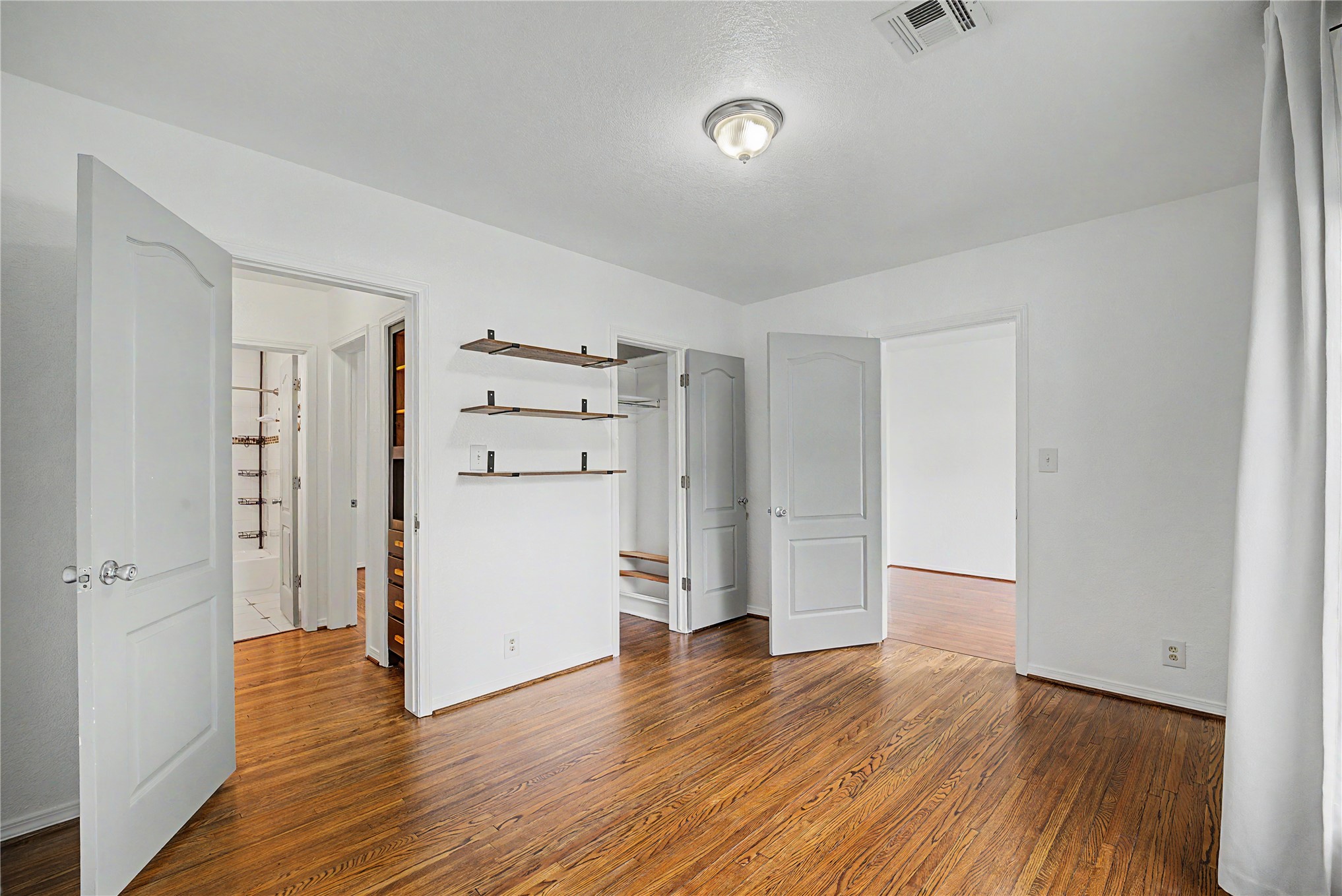 1229 S Erie Avenue Property Photo 33
