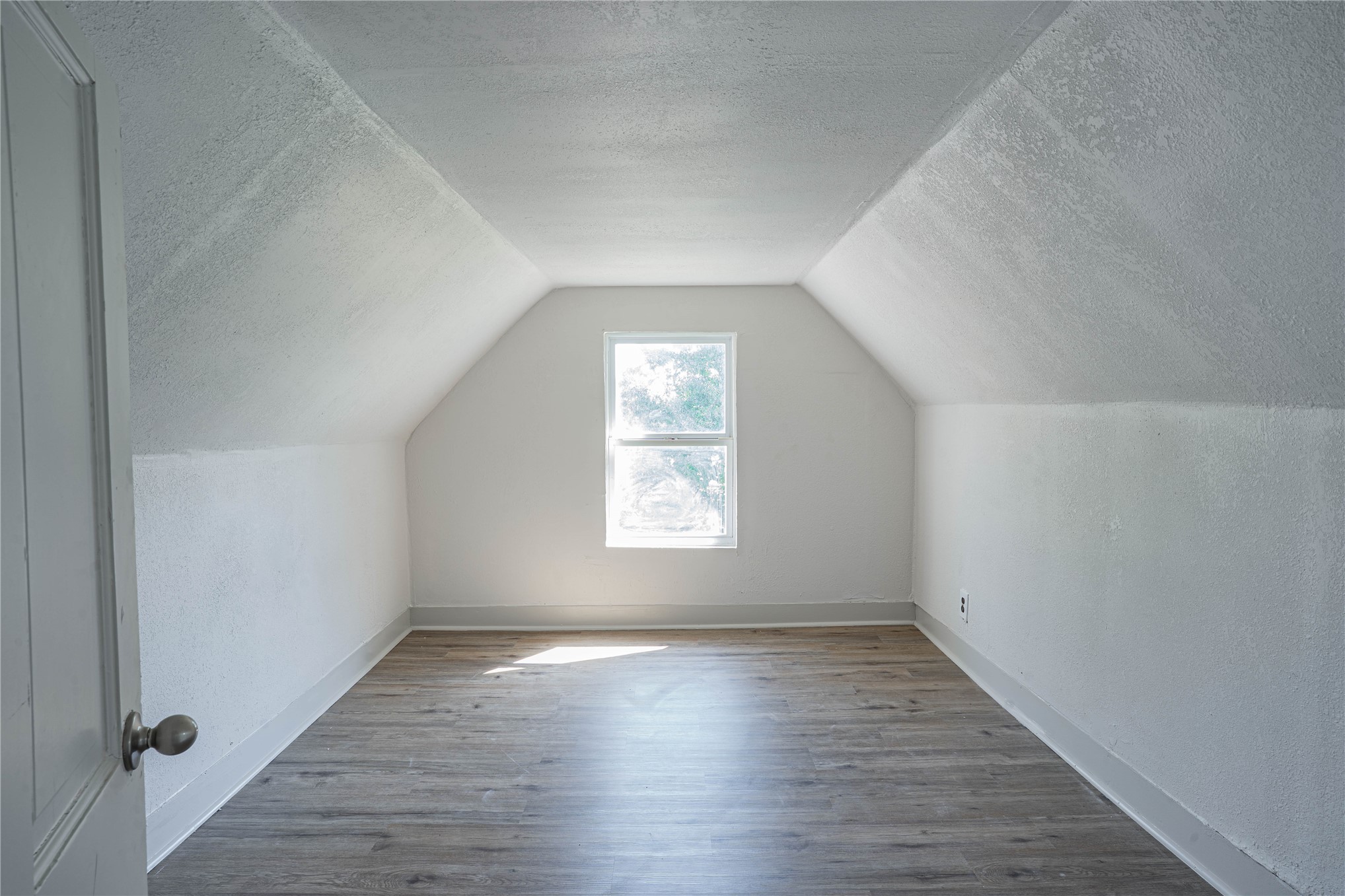 1719 Leahy Avenue Property Photo 15