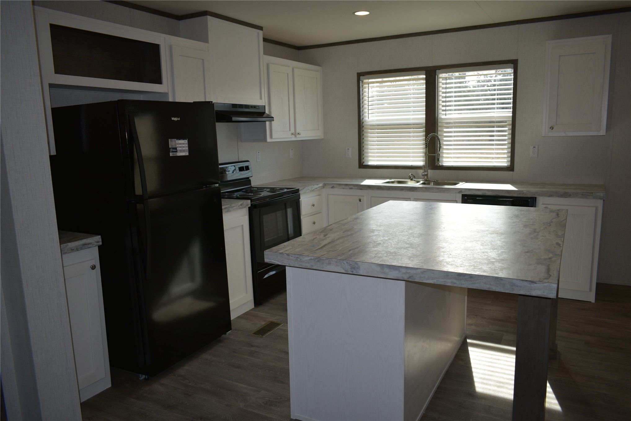 532 N 4360 Road Property Photo 5