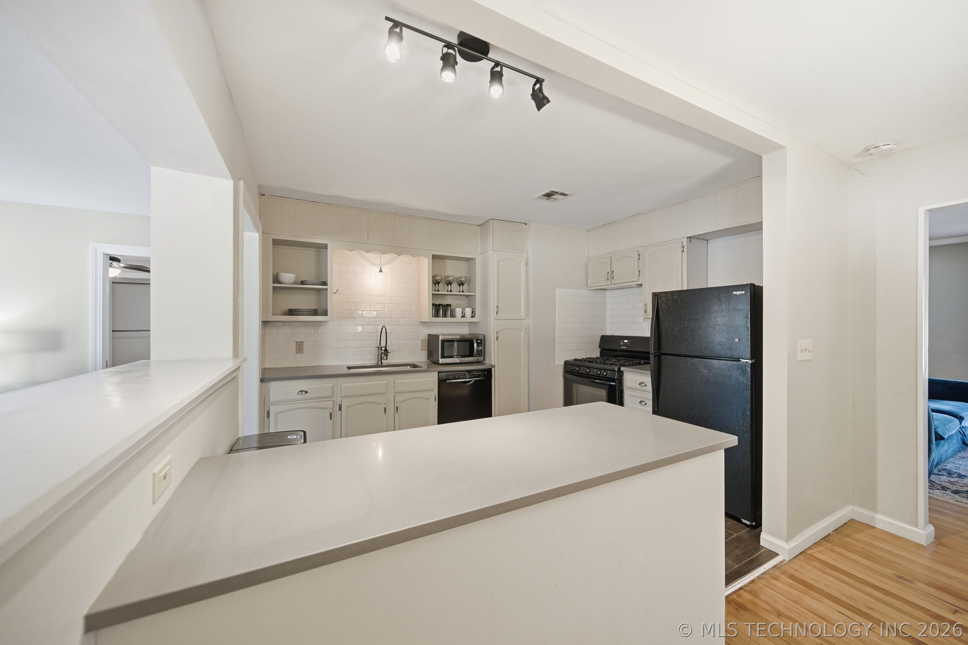 2617 E 2nd Street Property Photo 5