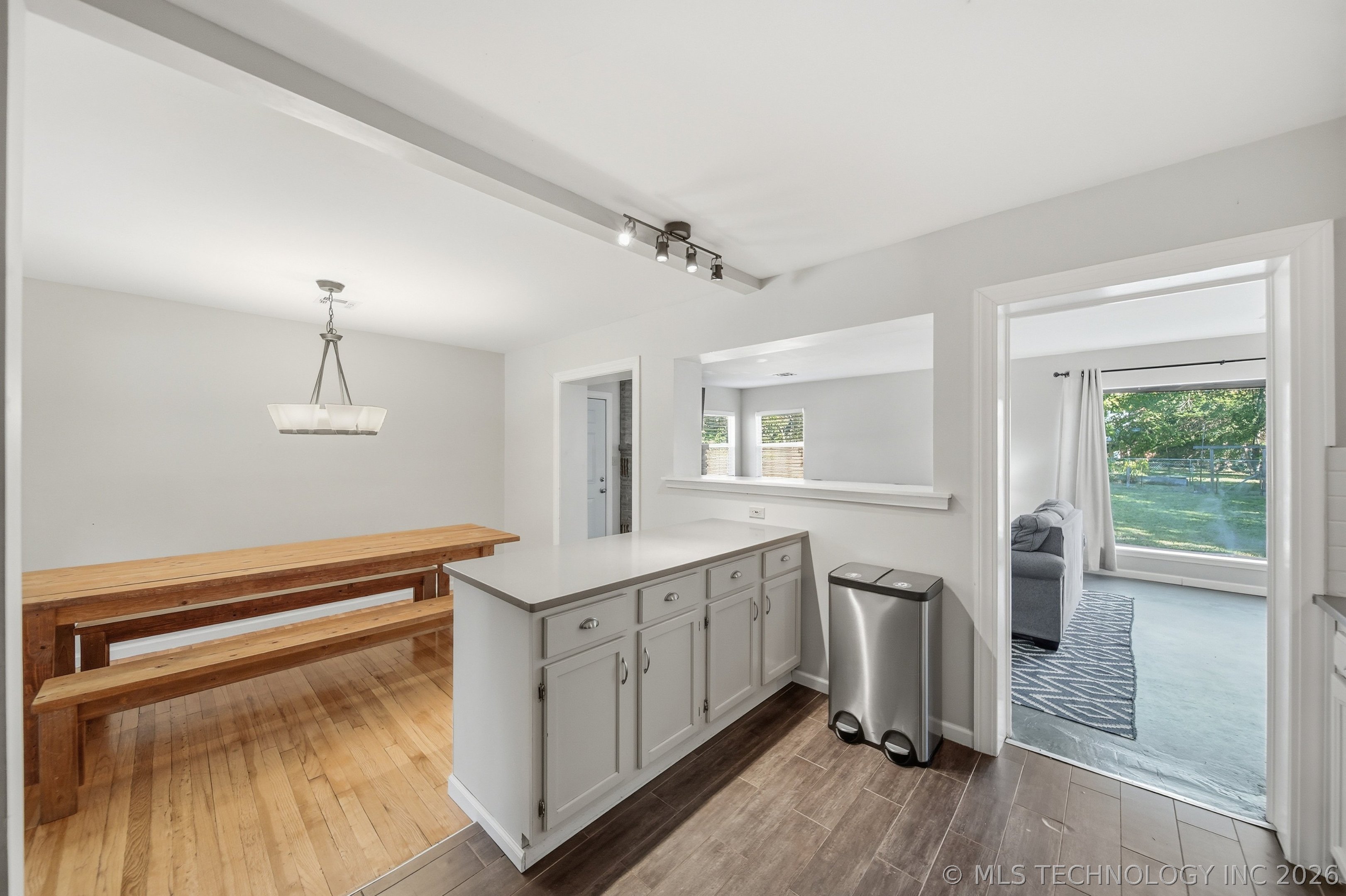 2617 E 2nd Street Property Photo 9