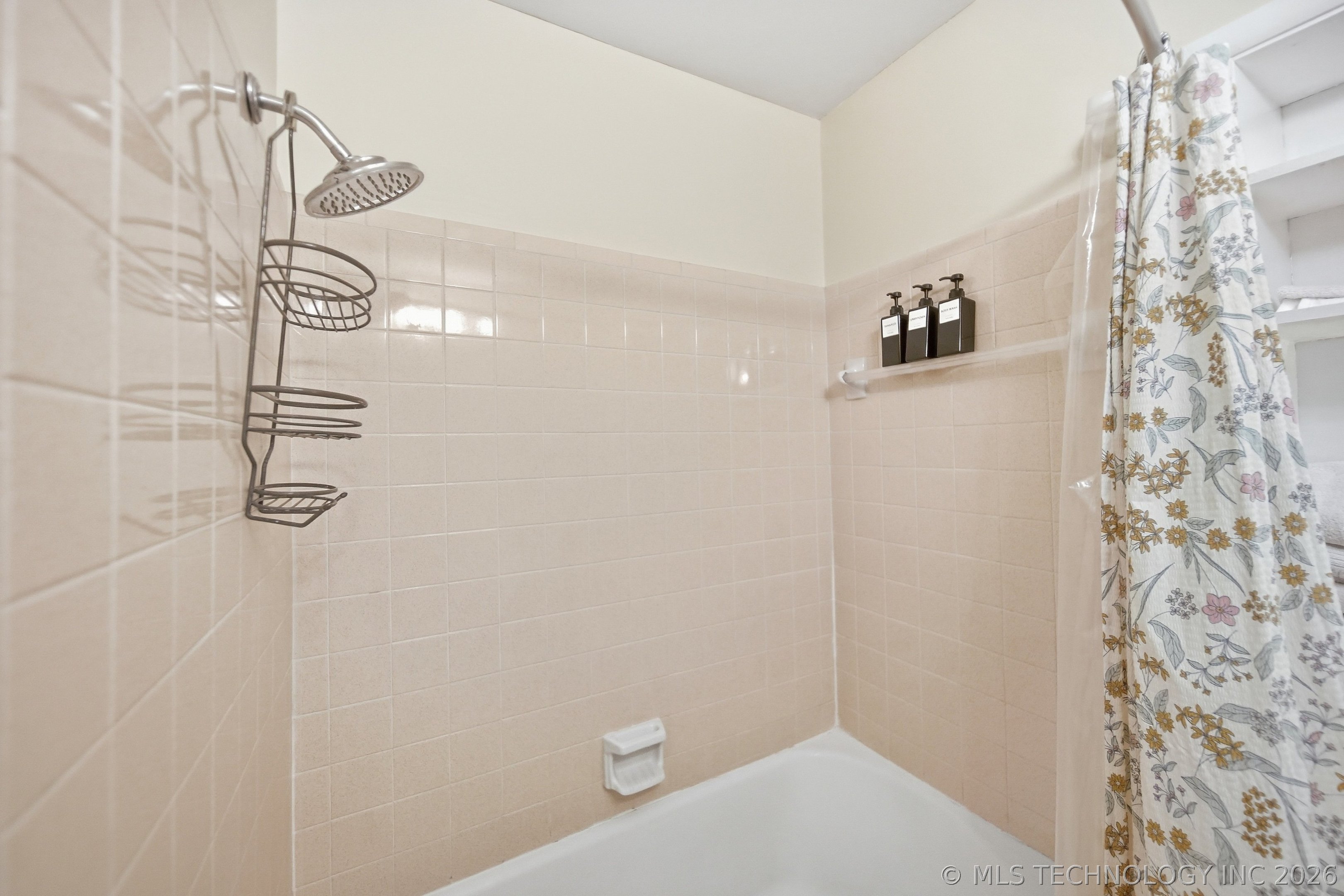 2617 E 2nd Street Property Photo 26