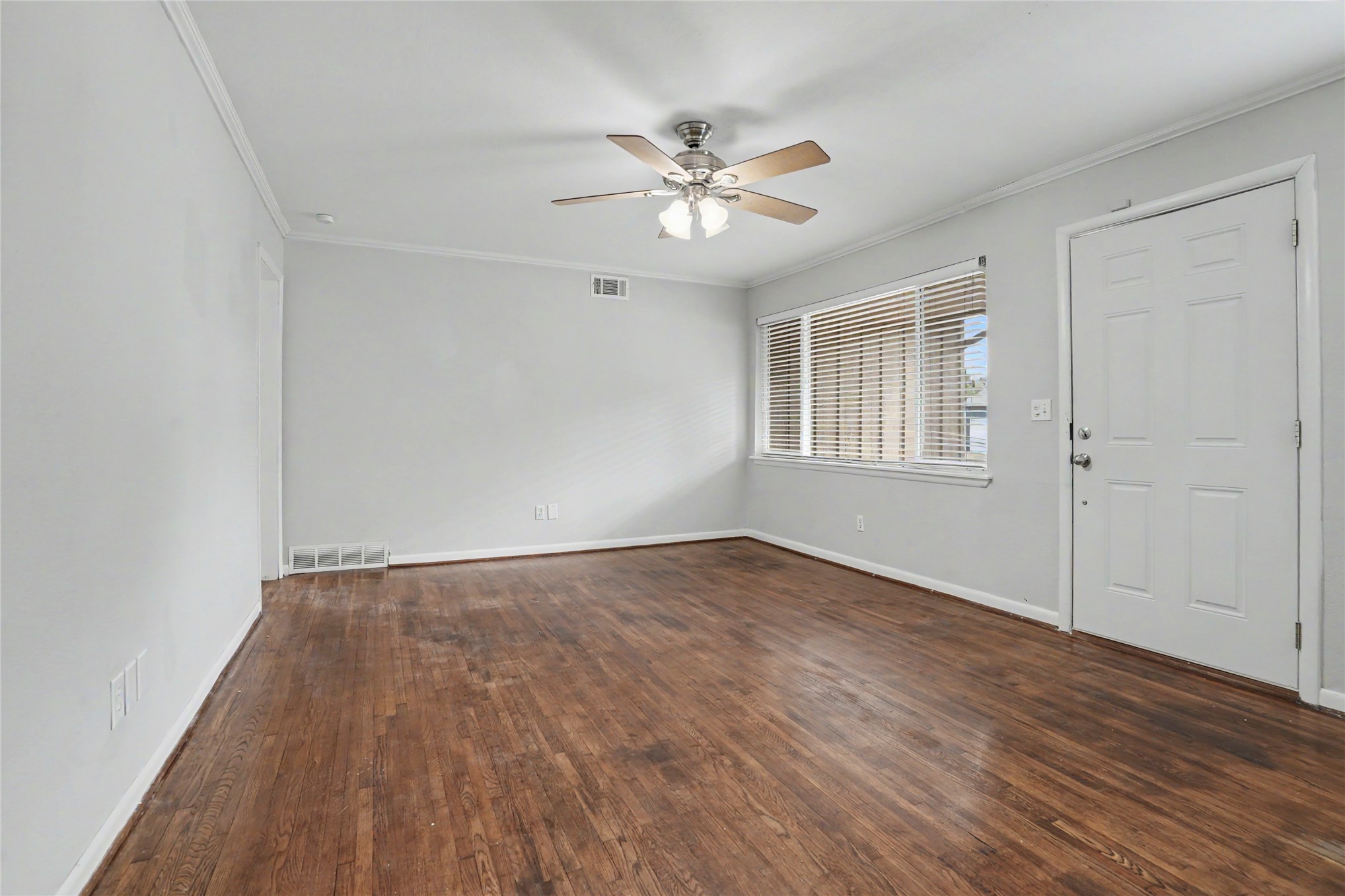 1614 S Cedar Avenue Property Photo 4