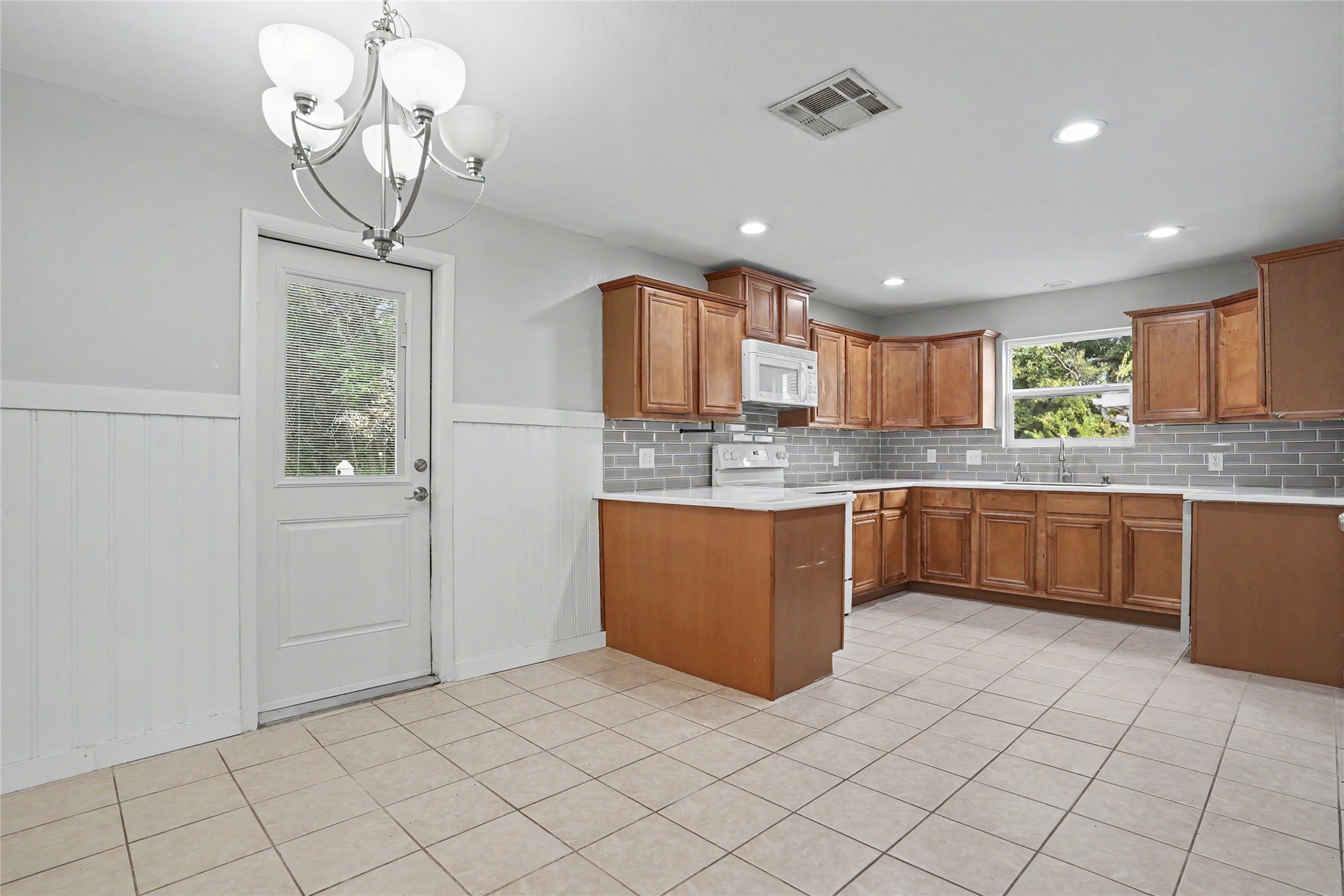 1614 S Cedar Avenue Property Photo 7