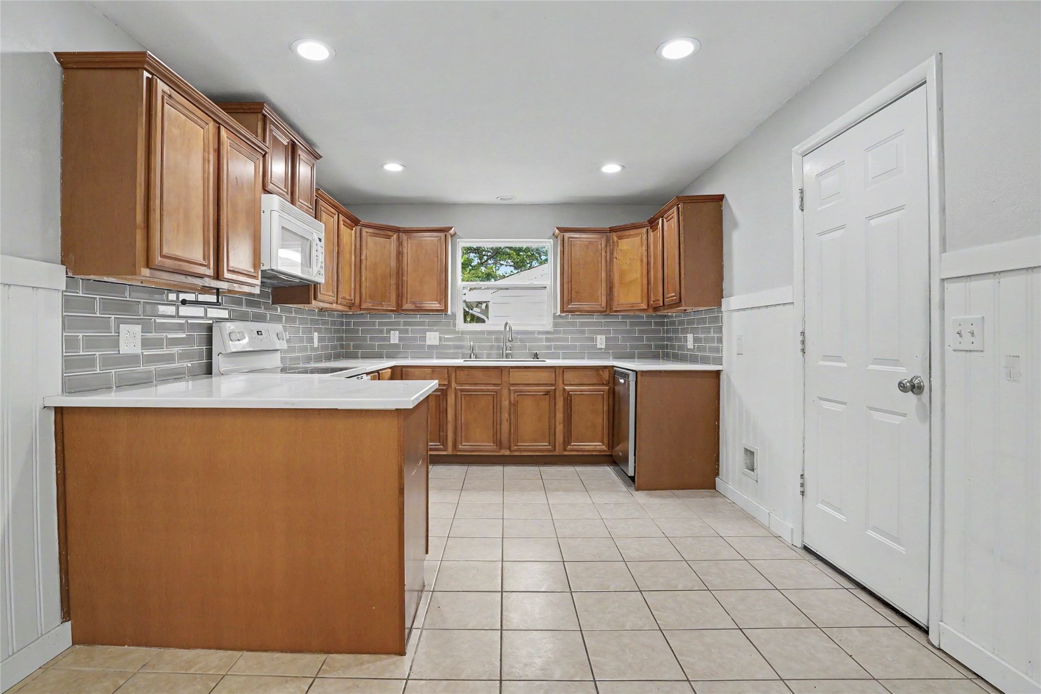 1614 S Cedar Avenue Property Photo 9