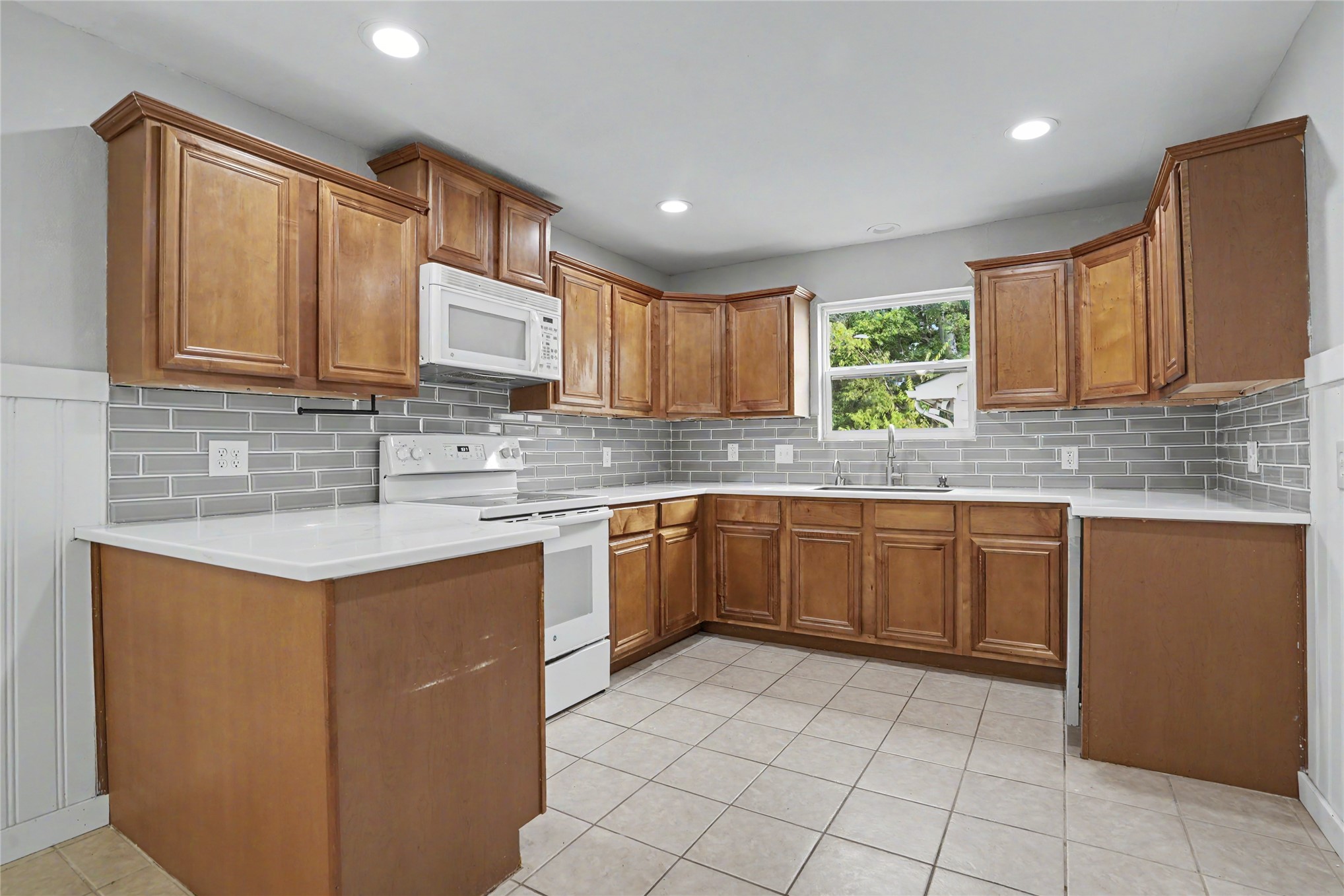 1614 S Cedar Avenue Property Photo 10