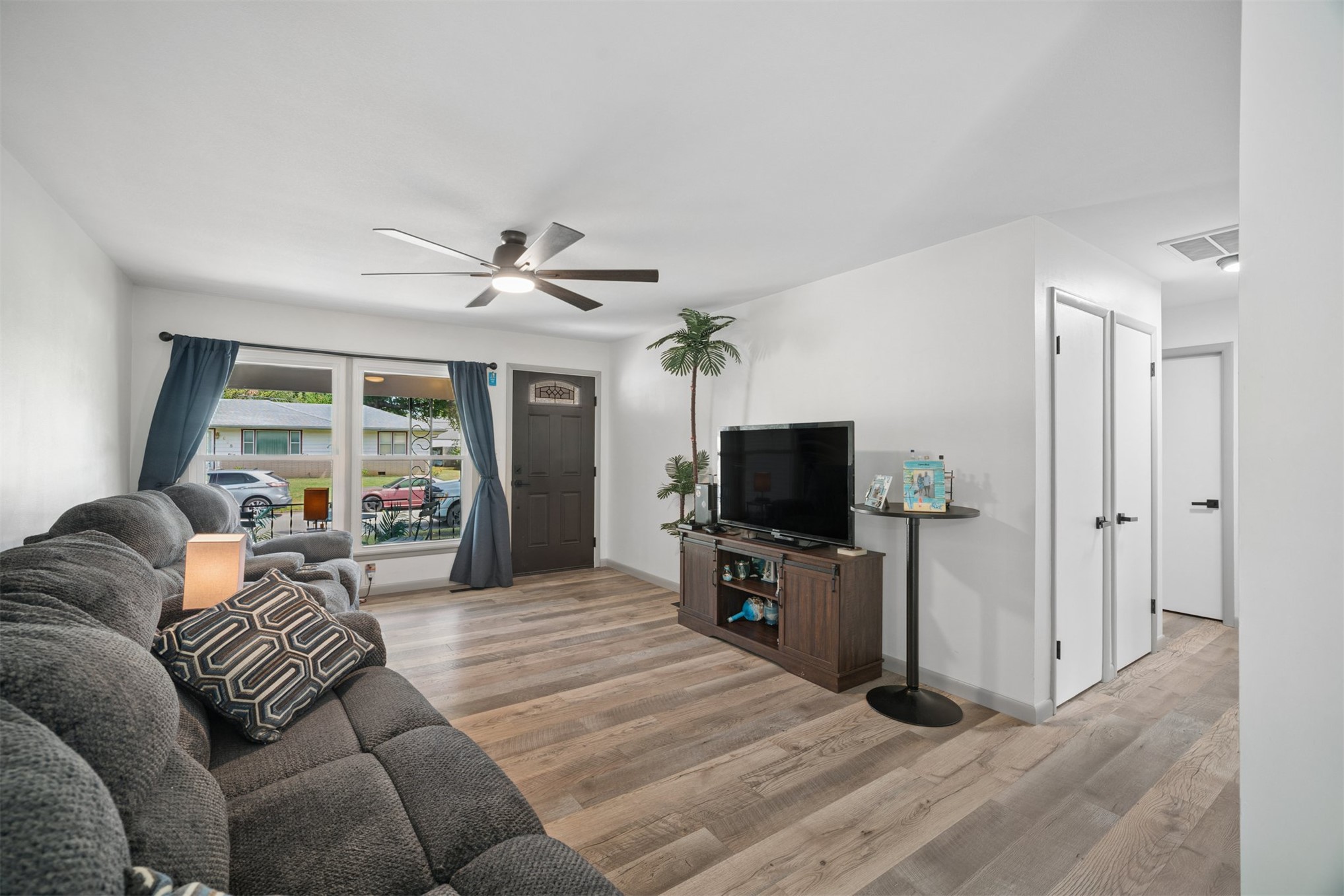 605 S Thompson Street Property Photo 4
