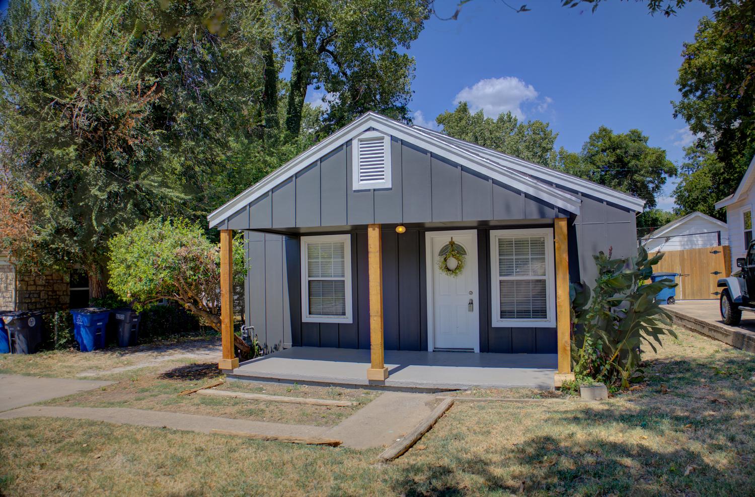 4615 4th Place Property Photo 1