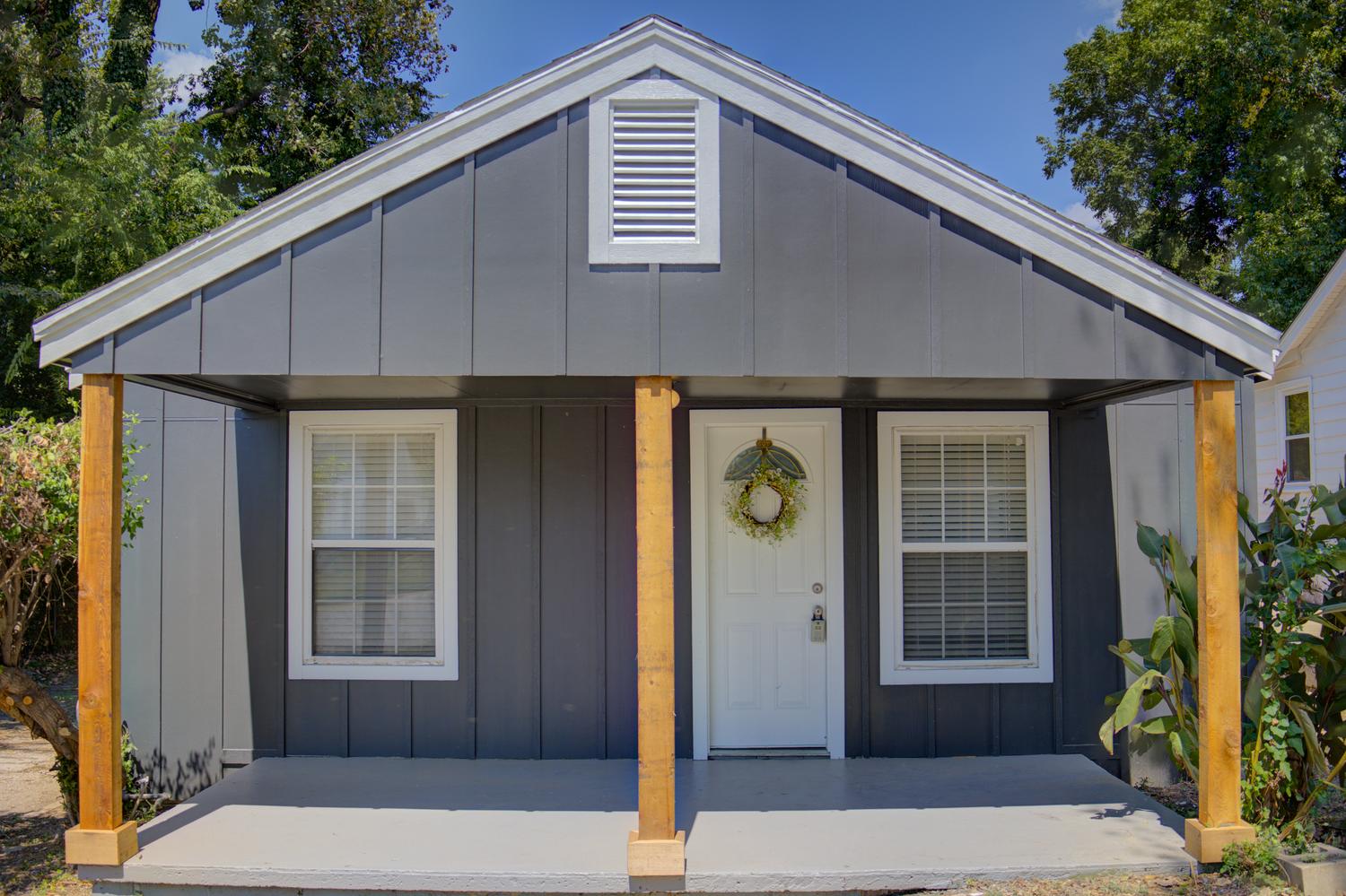 4615 4th Place Property Photo 2