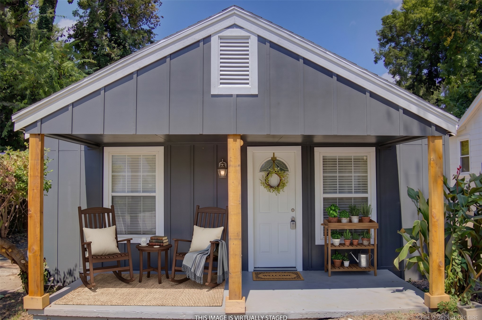 4615 4th Place Property Photo 3