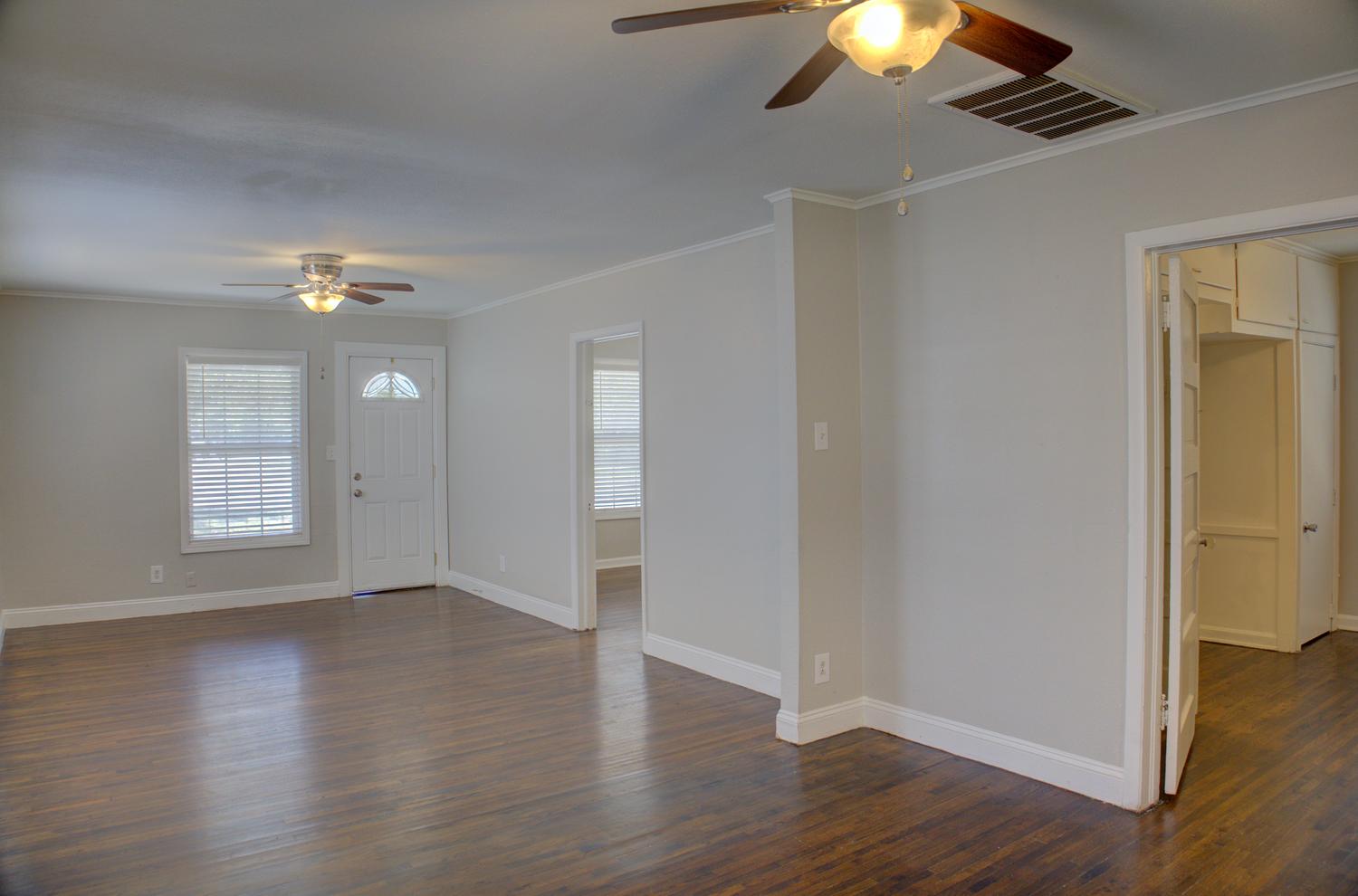 4615 4th Place Property Photo 7