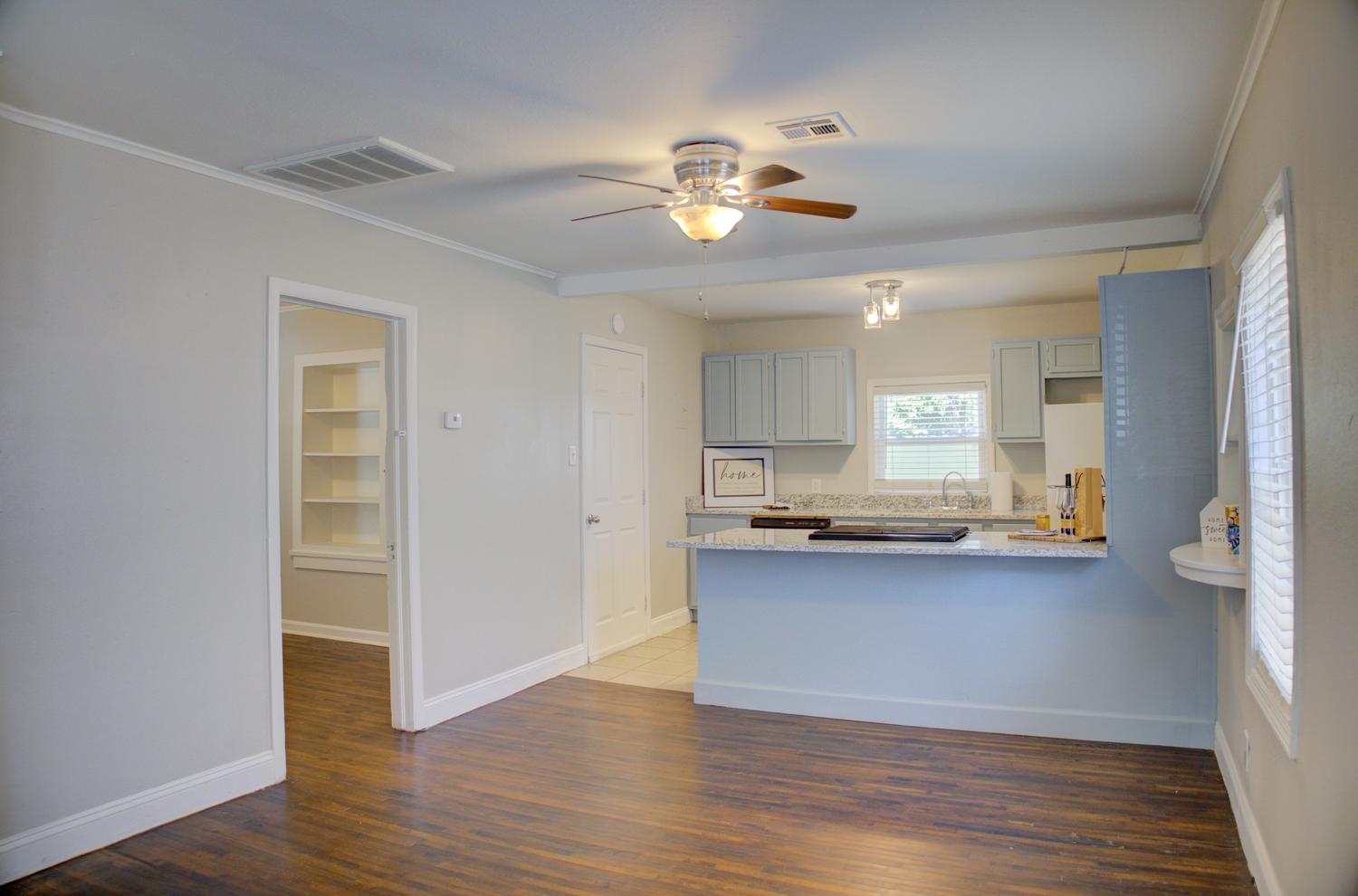 4615 4th Place Property Photo 8