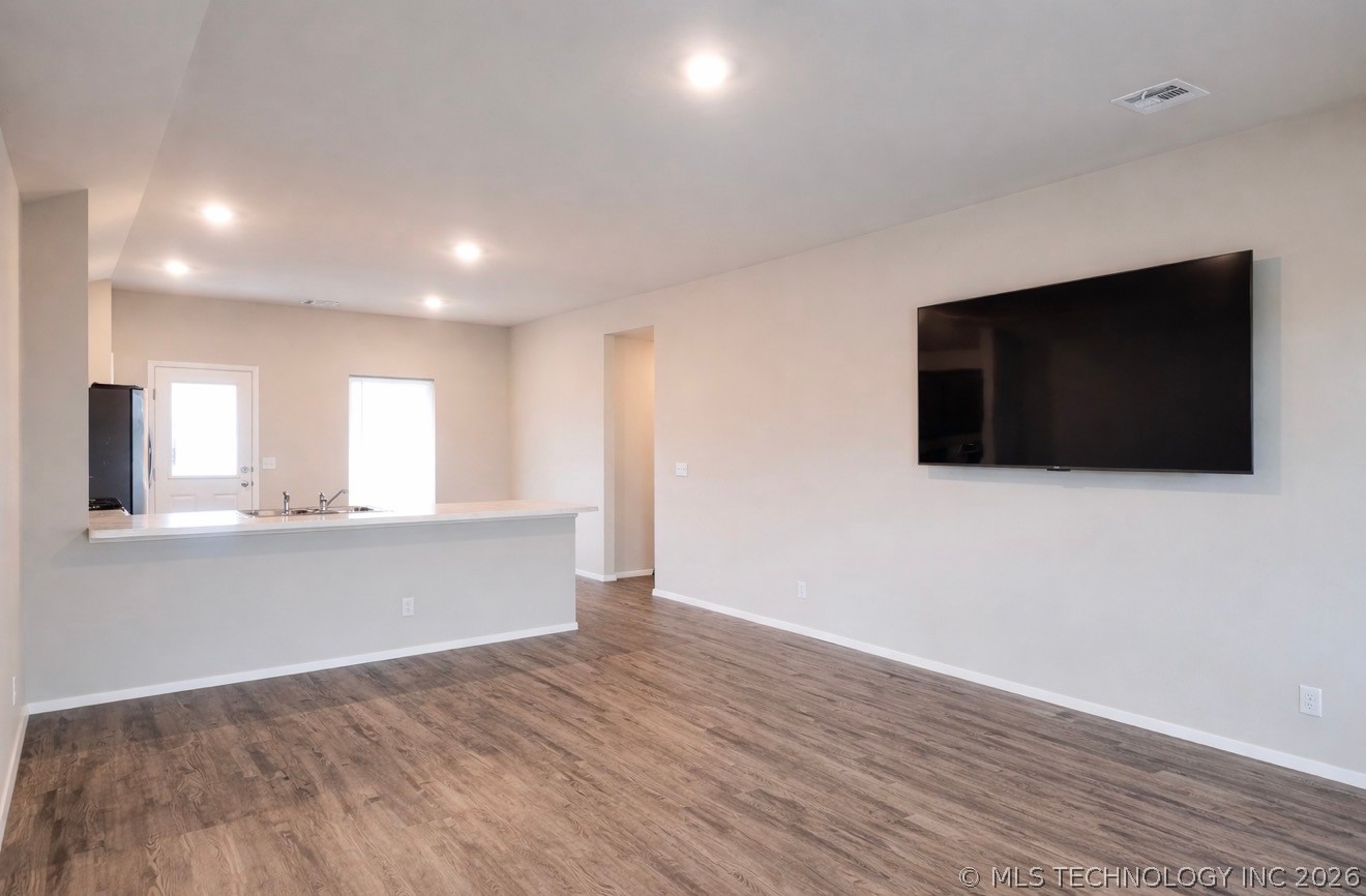 11446 S 233 East Avenue E Property Photo 6