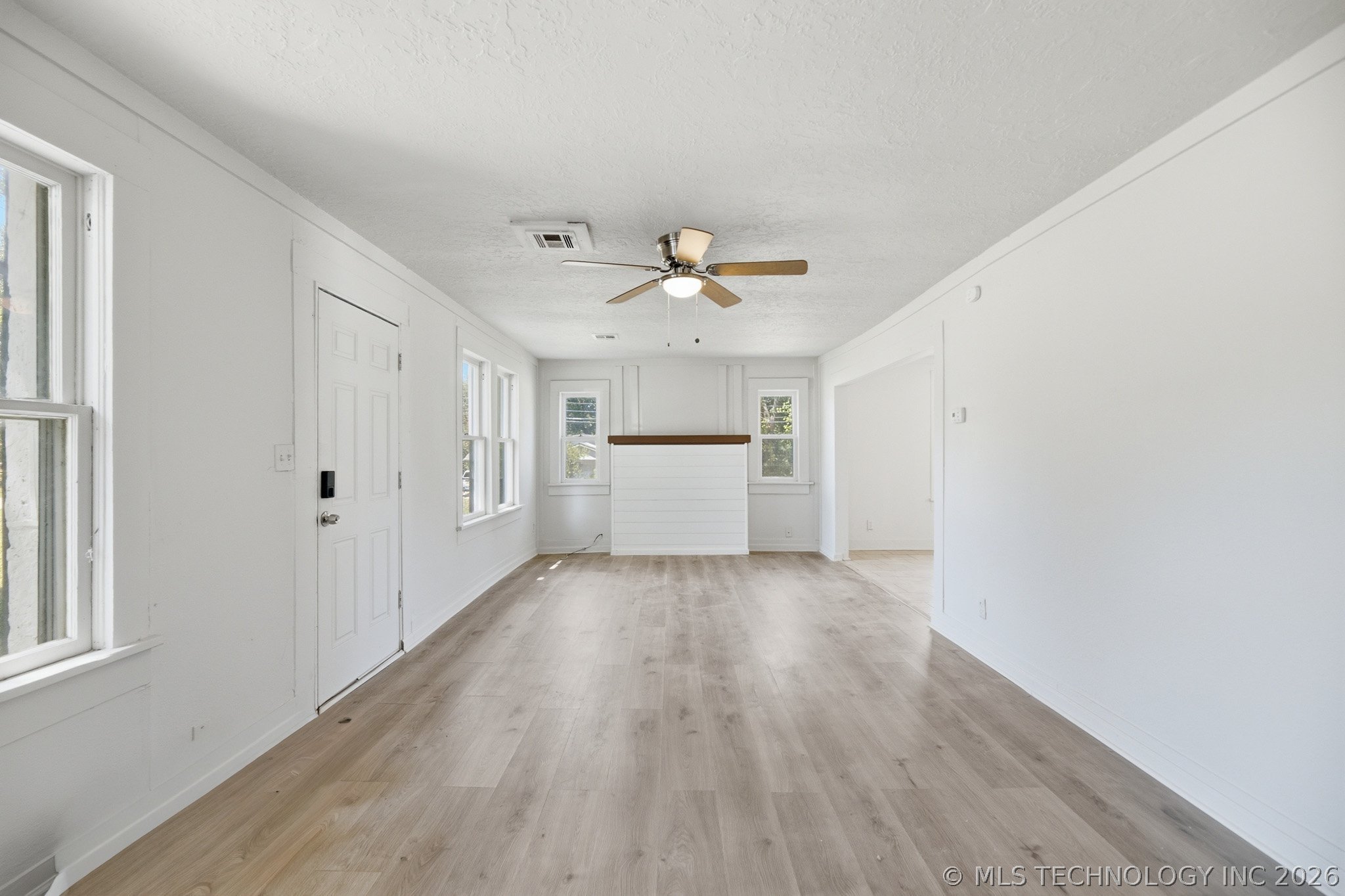 329 W Oak Street Property Photo 3