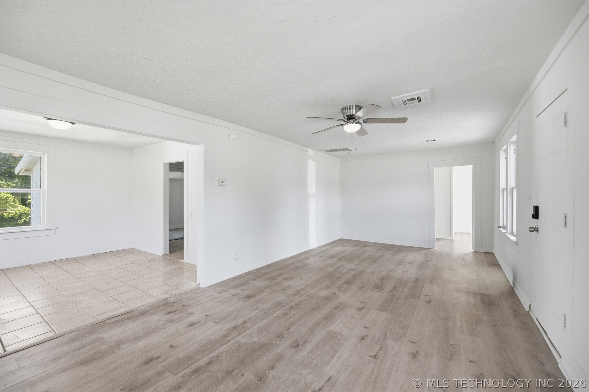329 W Oak Street Property Photo 4