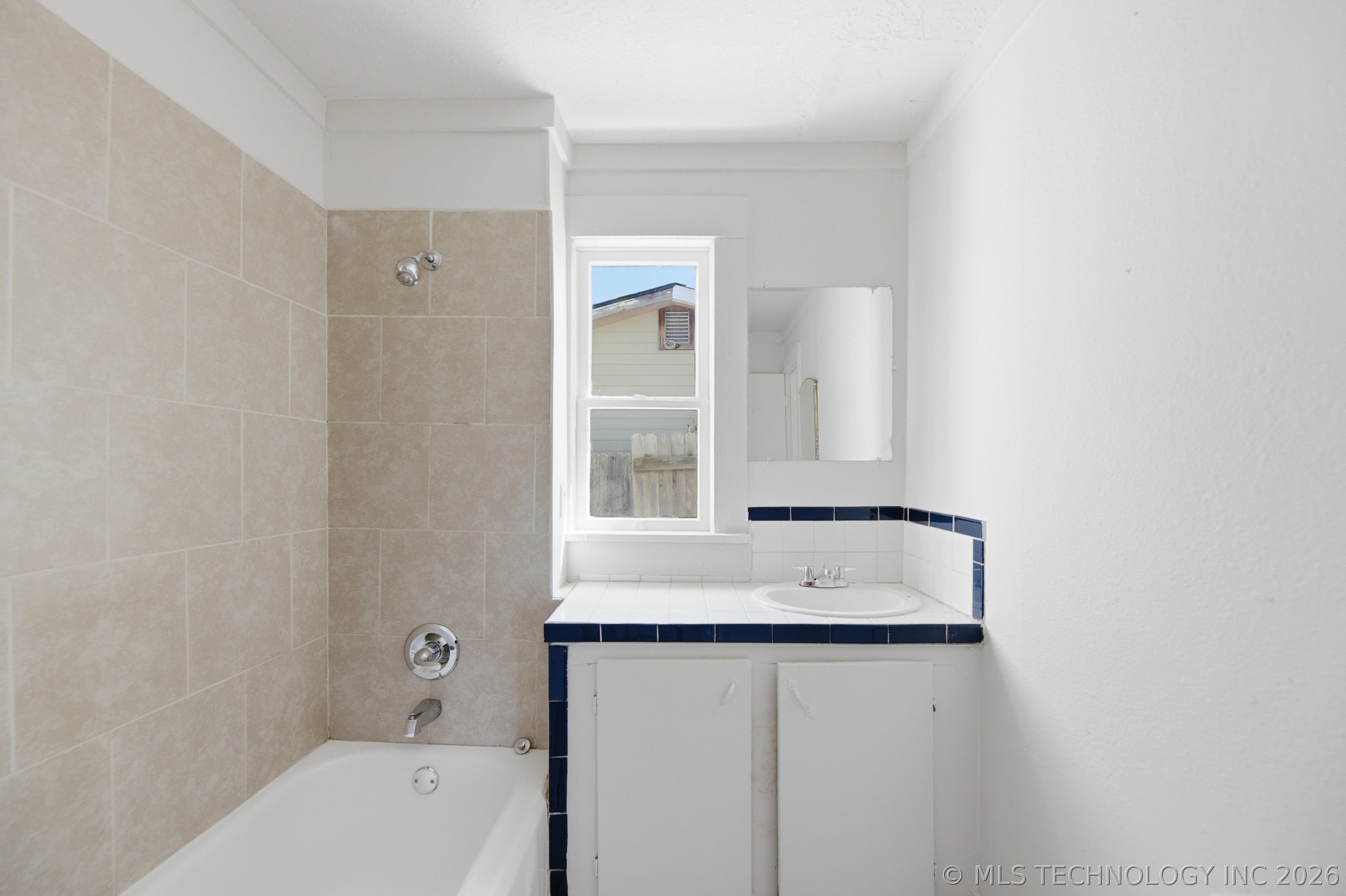 329 W Oak Street Property Photo 13