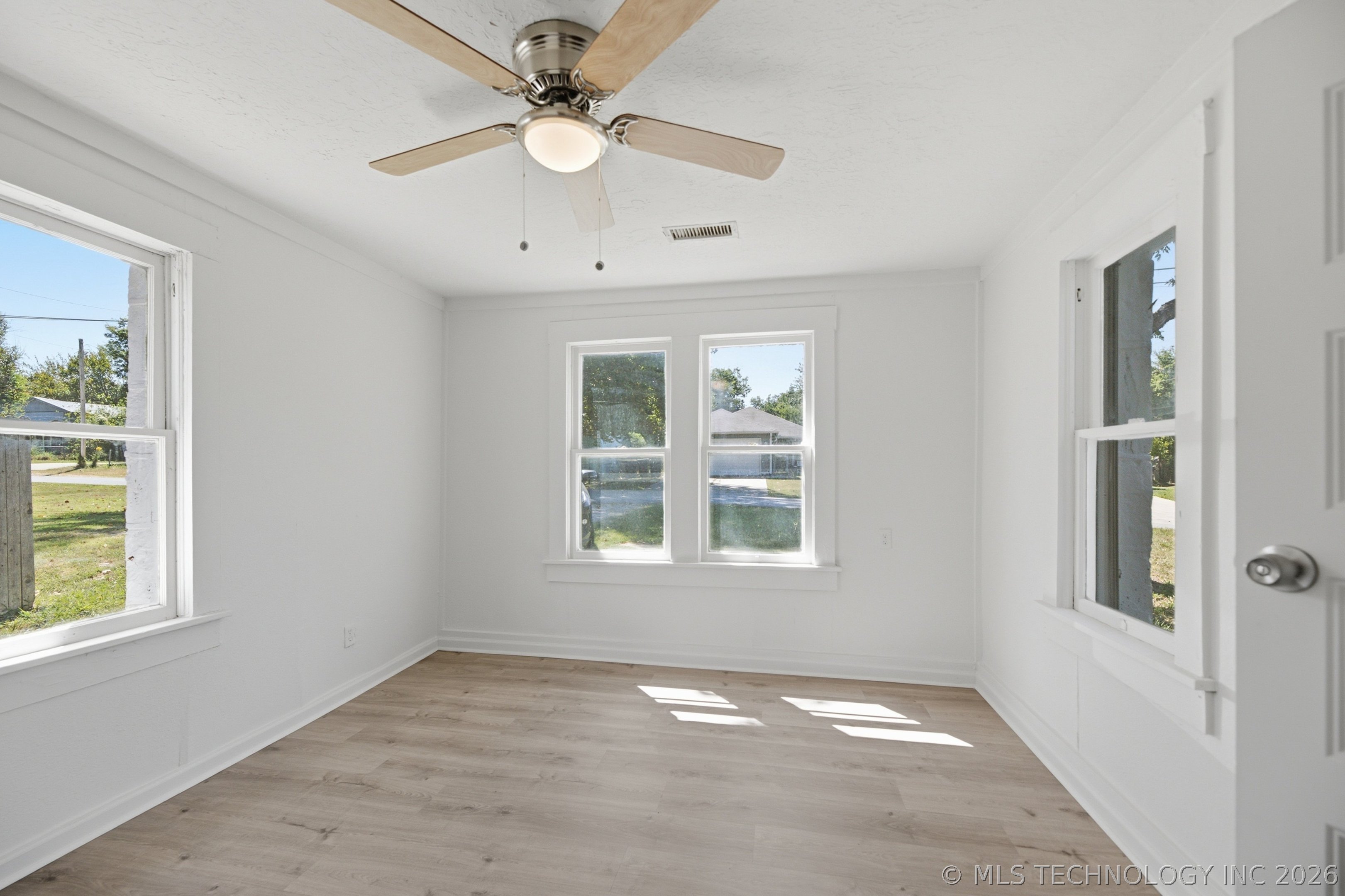 329 W Oak Street Property Photo 15