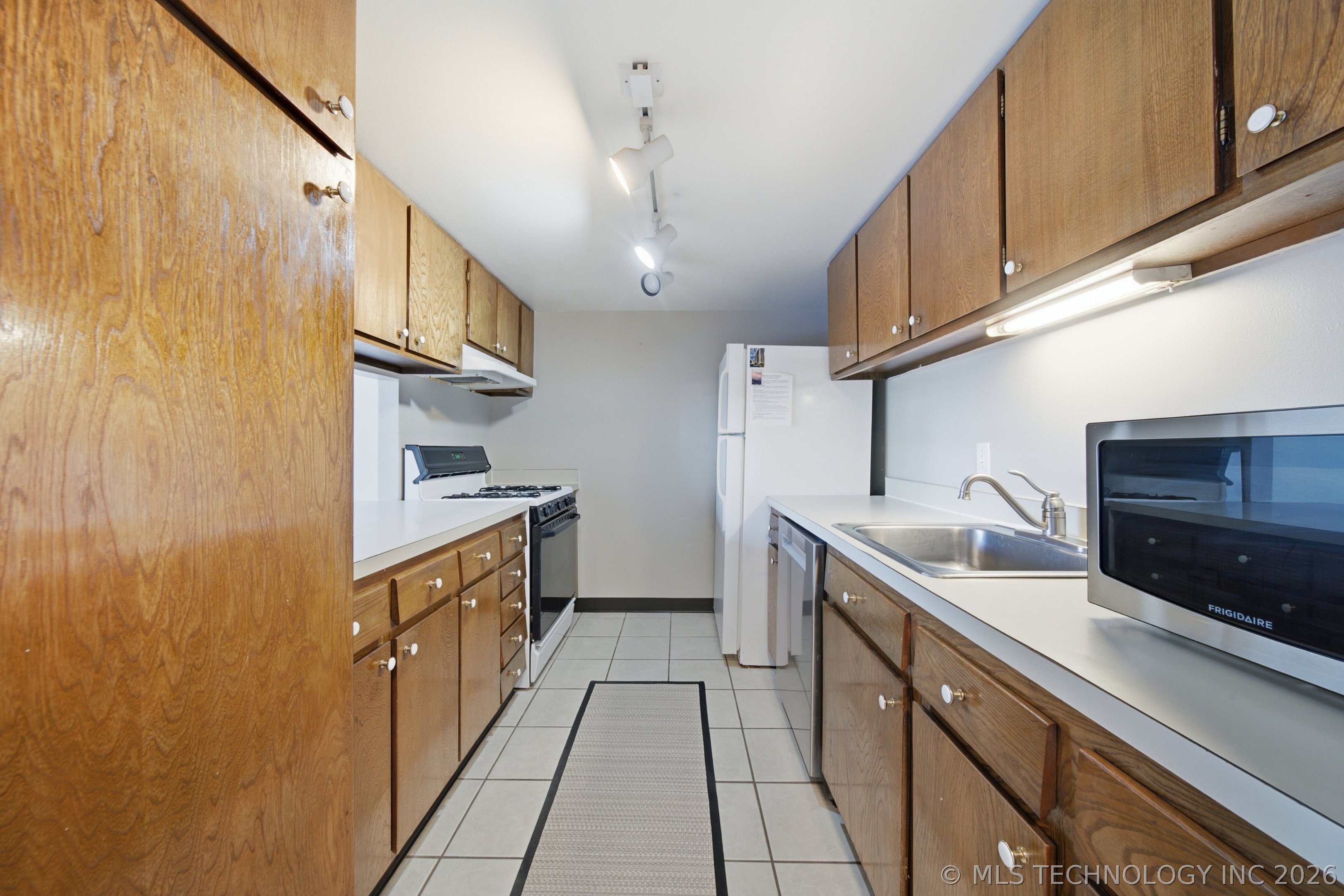 410 W 7th Street 327 Property Photo 10