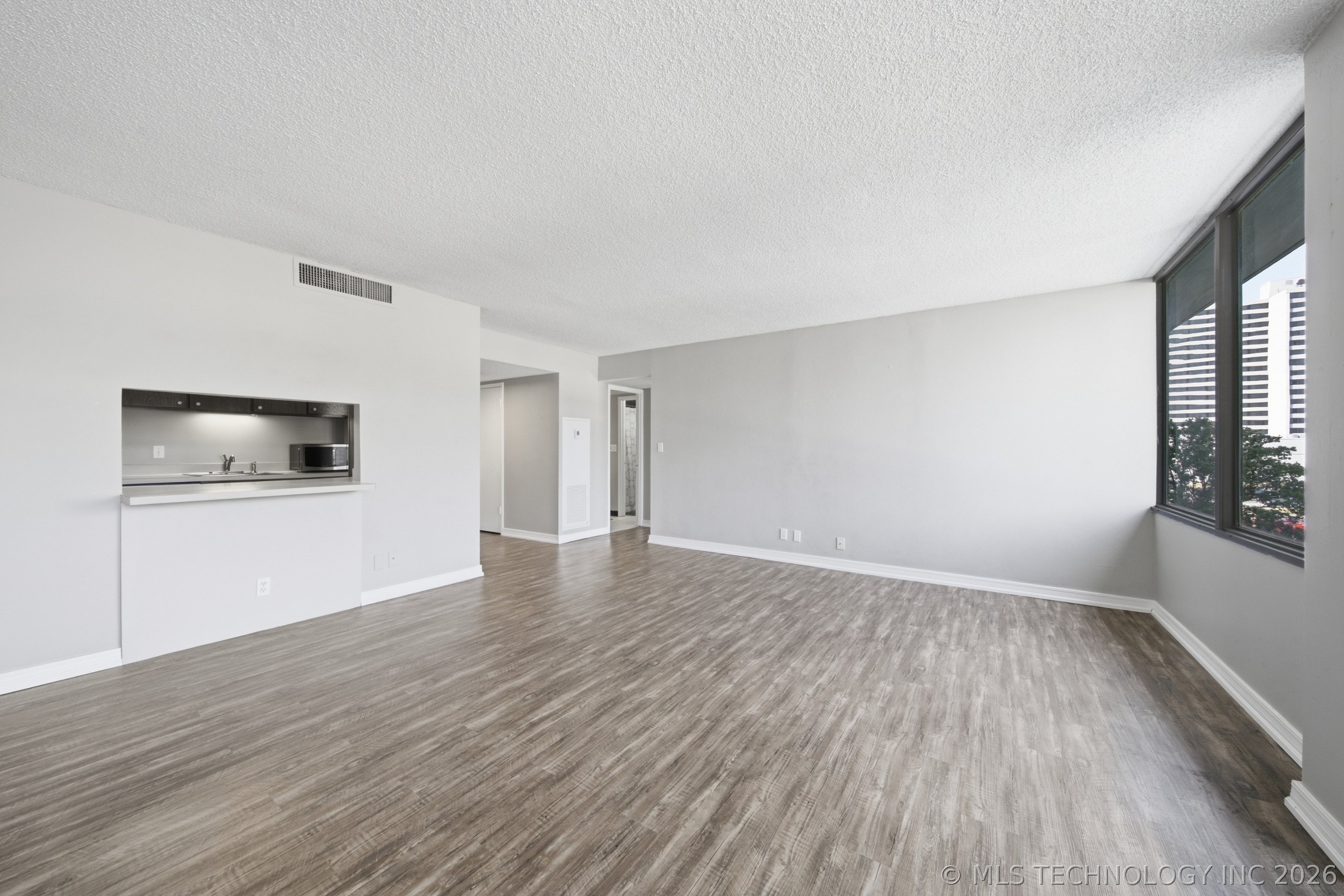 410 W 7th Street 327 Property Photo 16
