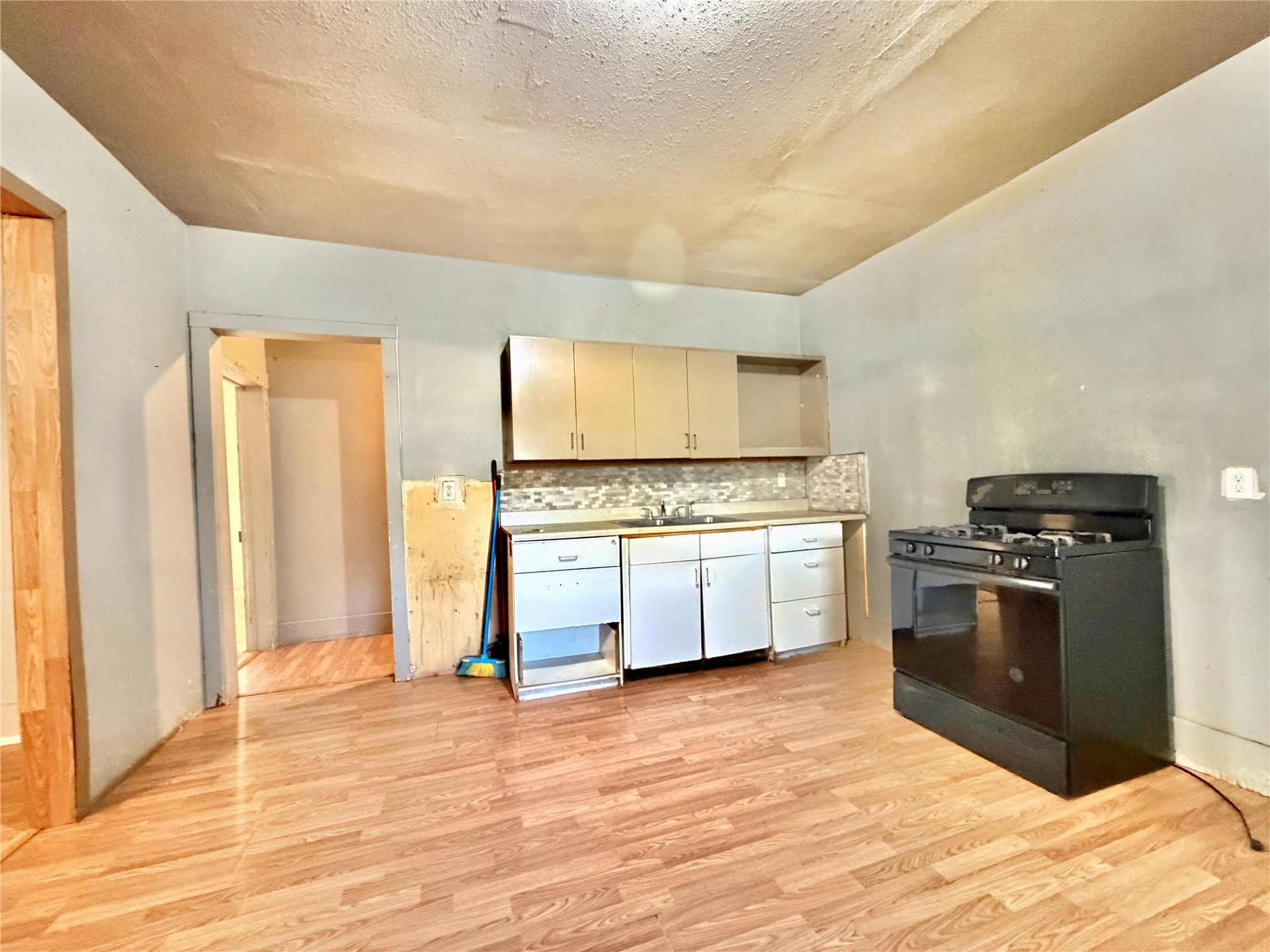 409 W Allen Road Property Photo 13