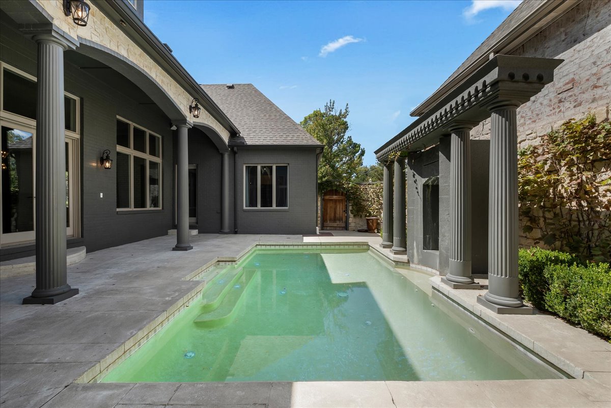 5613 W Orlando Circle Property Photo 4