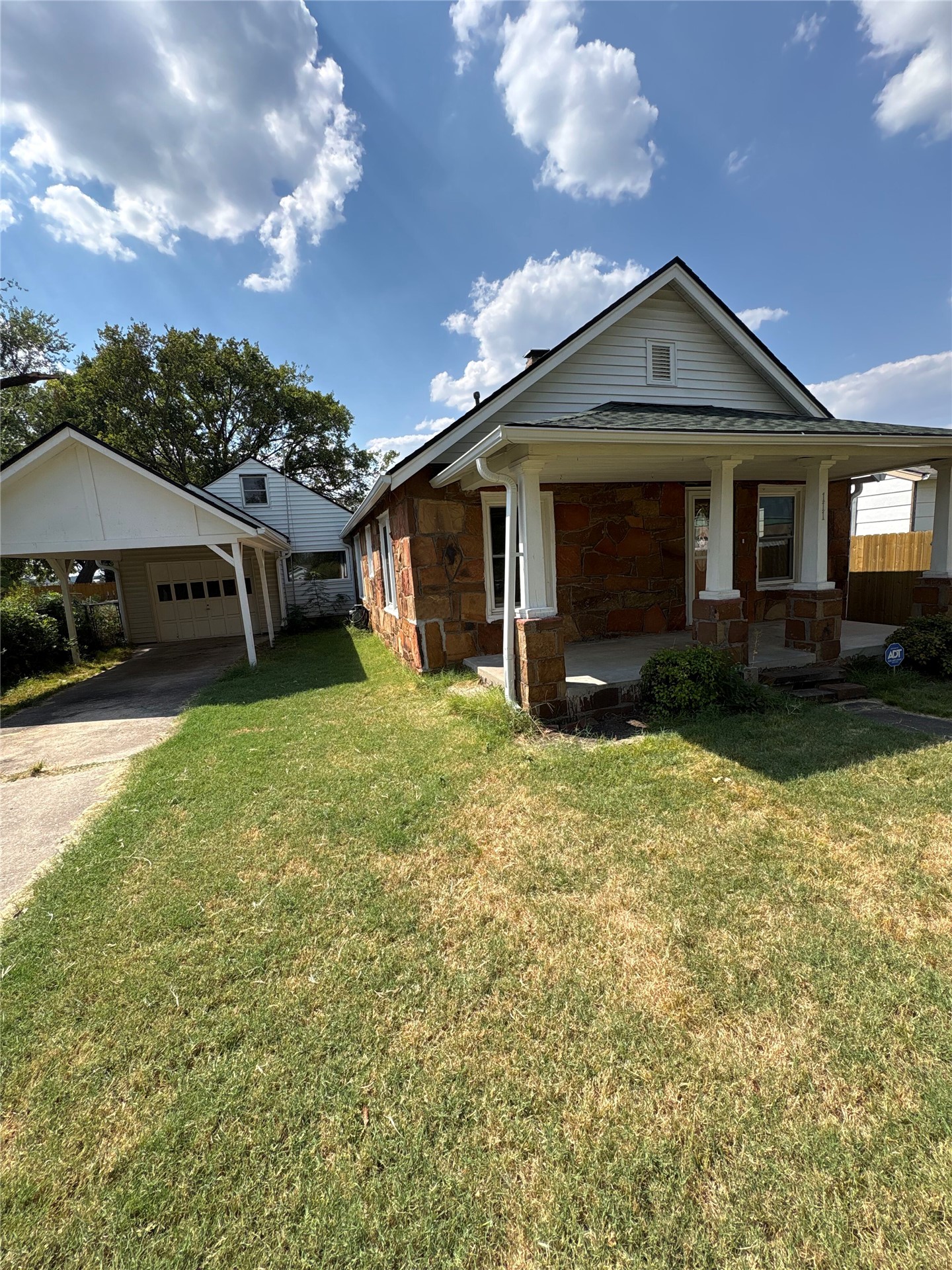 111 S Virginia Avenue Property Photo 3