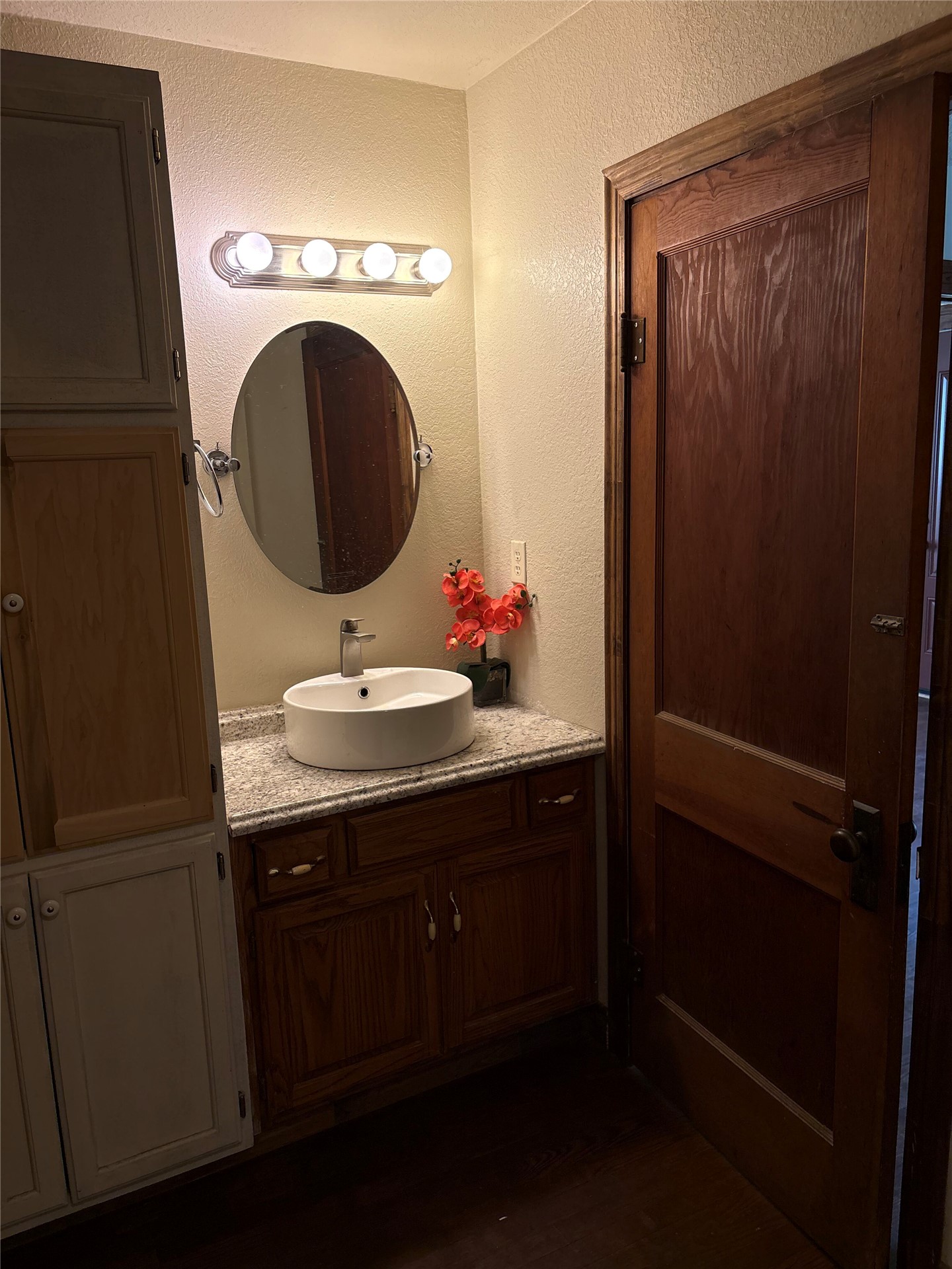 111 S Virginia Avenue Property Photo 12