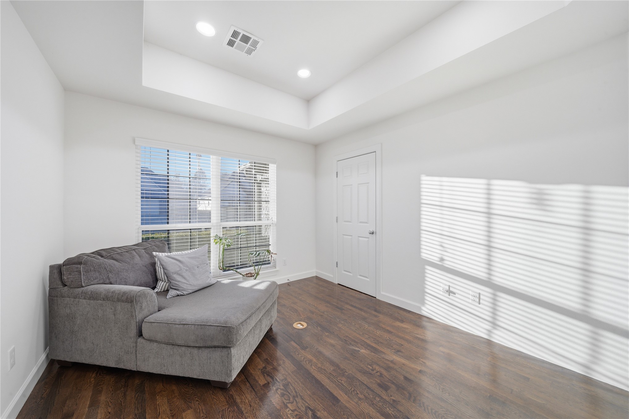 10917 S Sycamore Street Property Photo 4