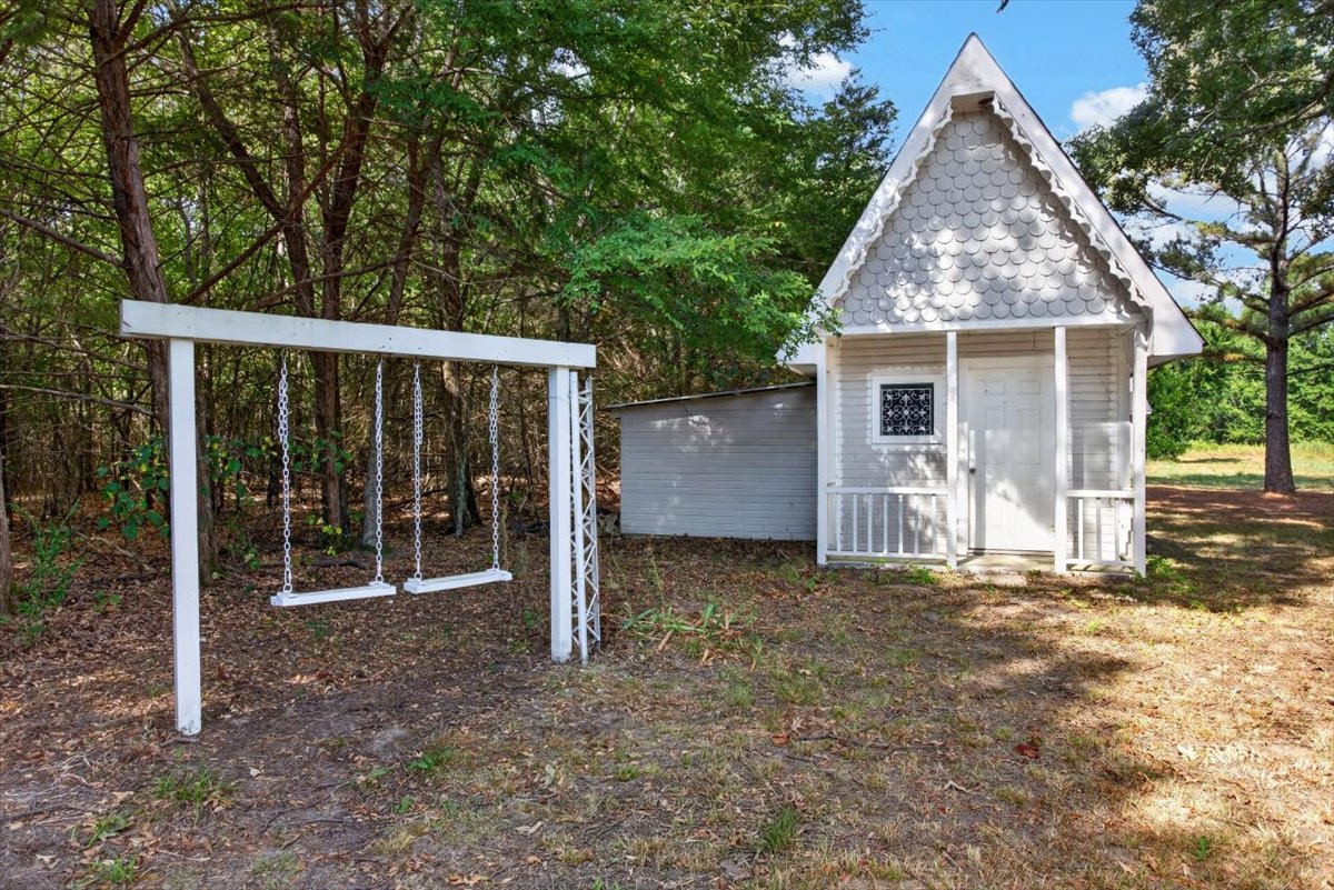 16607 Hwy 83 Property Photo 4