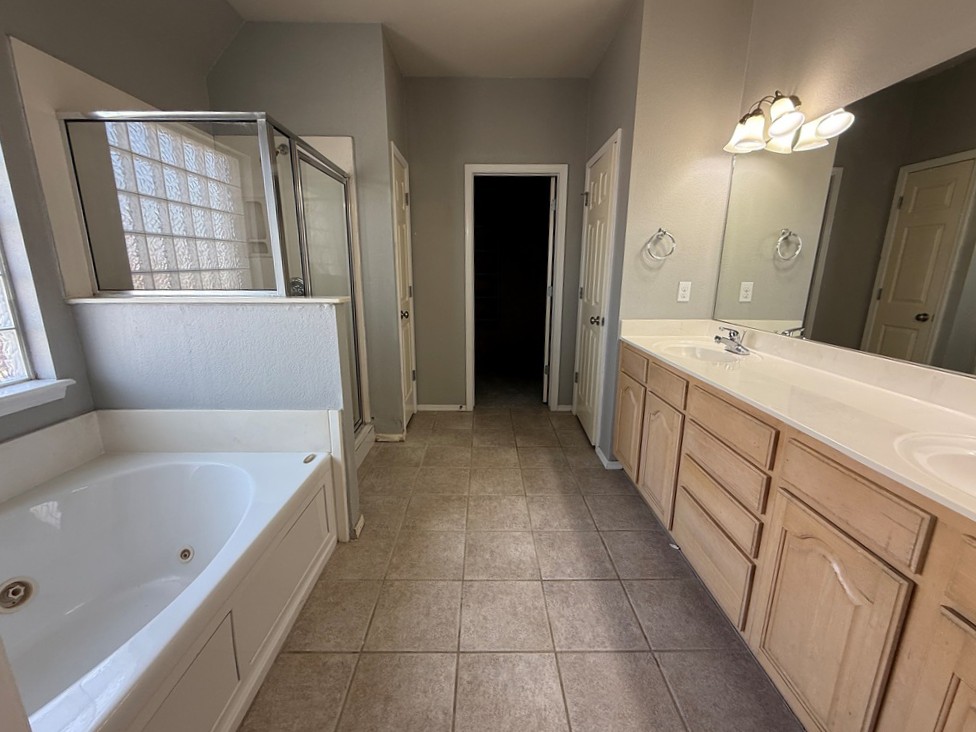 10402 N 114th East Avenue Property Photo 17