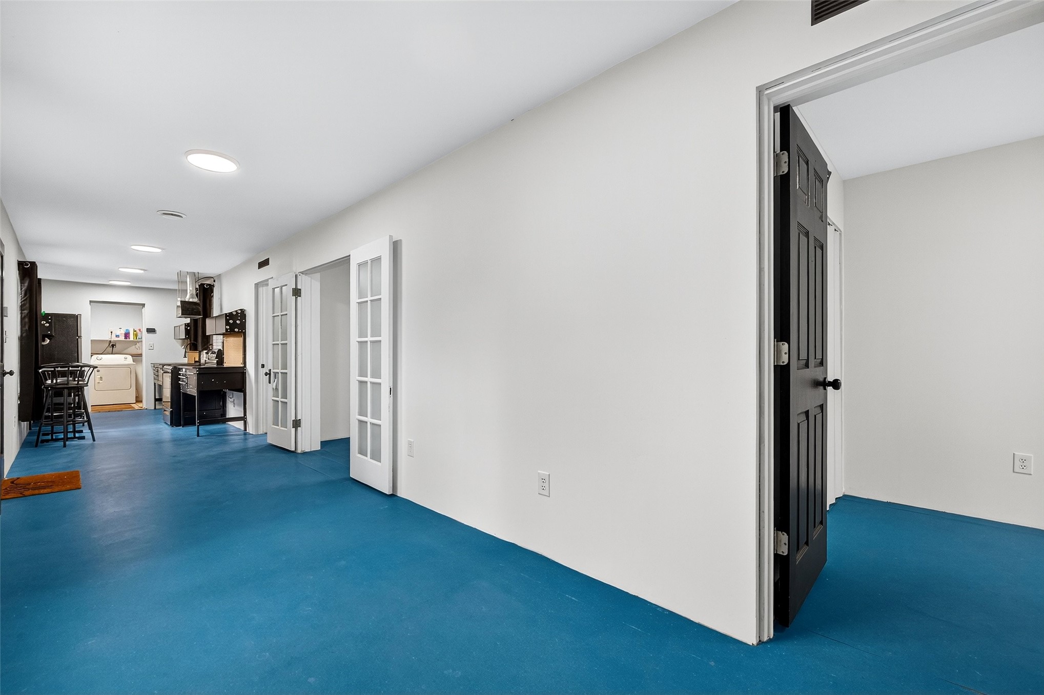 45 W Sophia Property Photo 3