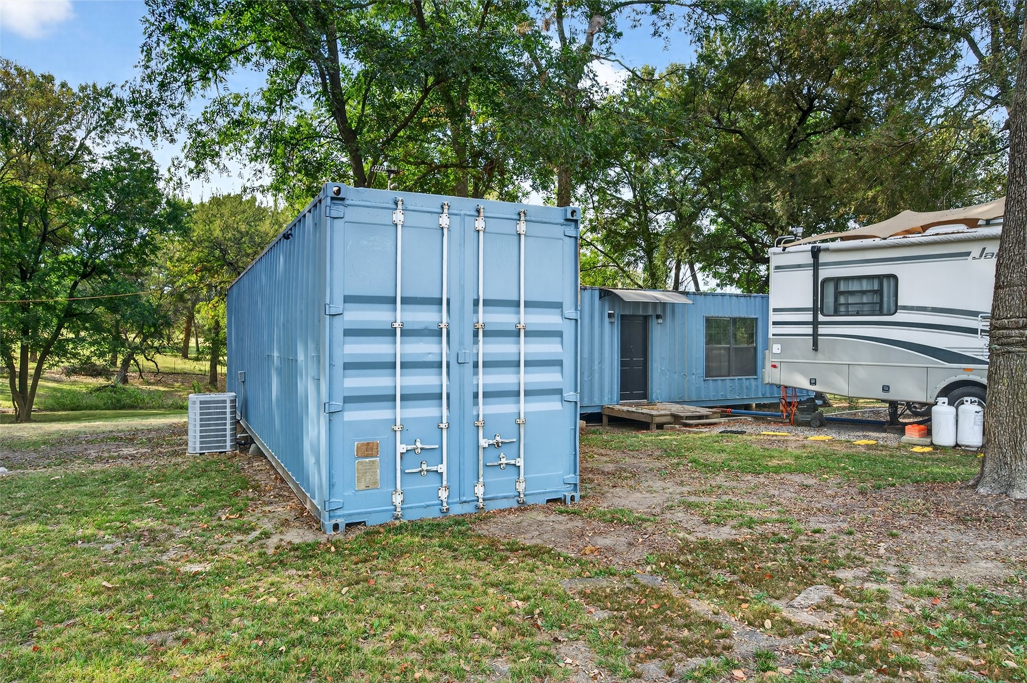45 W Sophia Property Photo 20